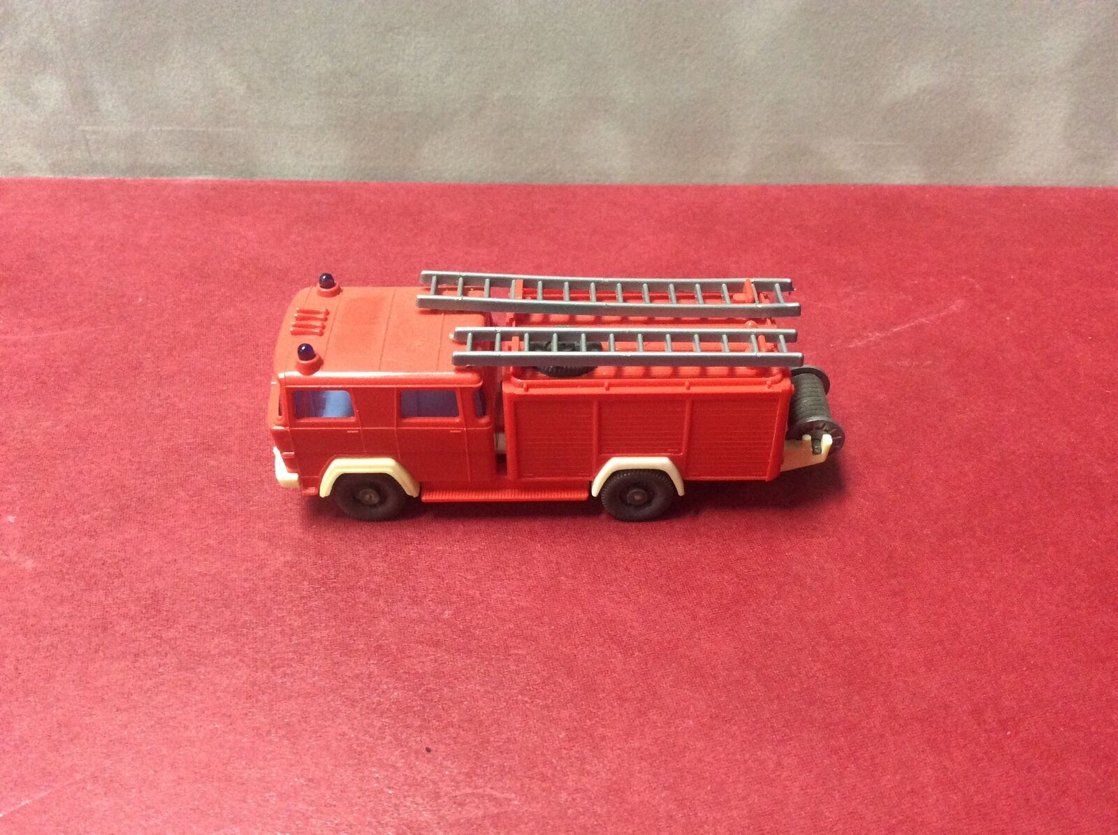 Wiking HO Fire Engine Truck with ladders