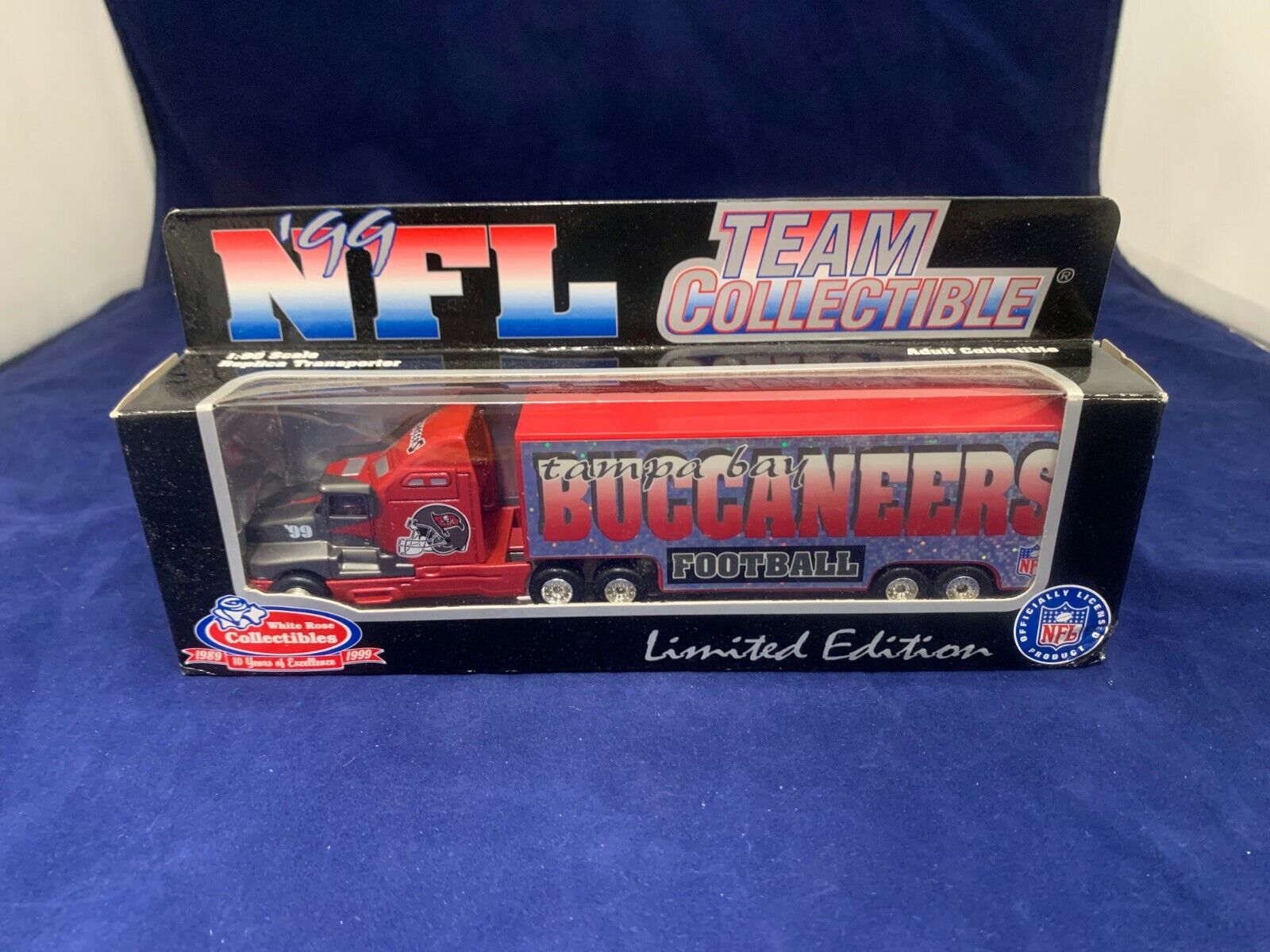 Tampa Bay Buccaneers 1999 Limited Edition NFL Team Collectible Truck 1:80 Scale