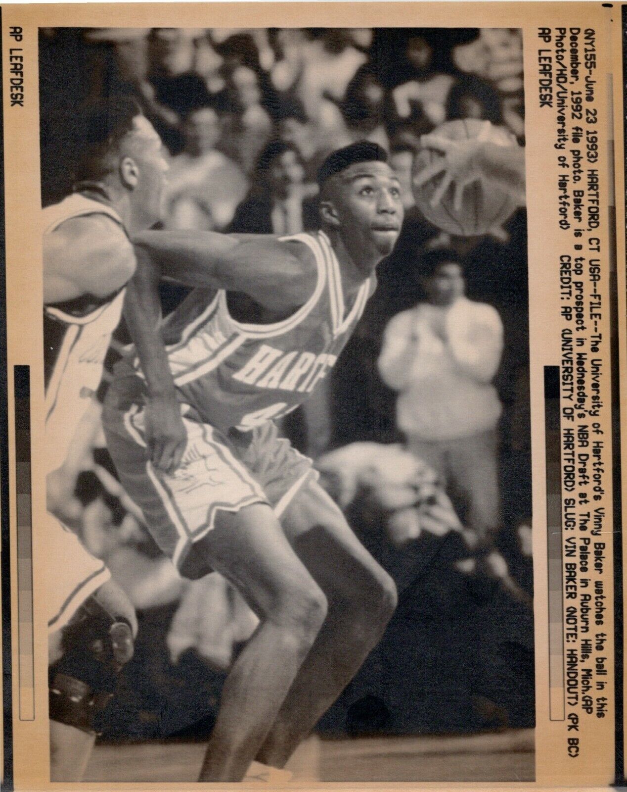 Vin Baker Connecticut Hartford 6.5x8.5 AP Photo Leaf Desk 1993 Press Photo