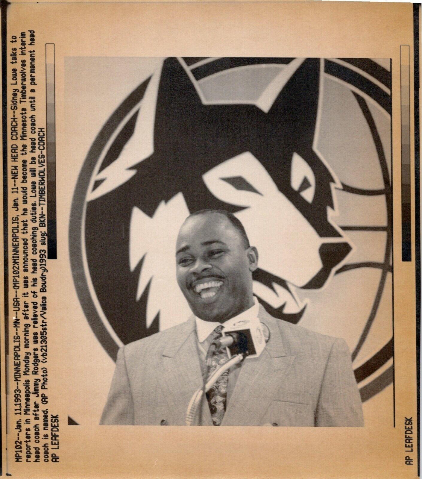 Sidney Lowe Minnesota Timberwolves 7.25x8.25 AP Photo Leaf Desk 1993 Press Photo