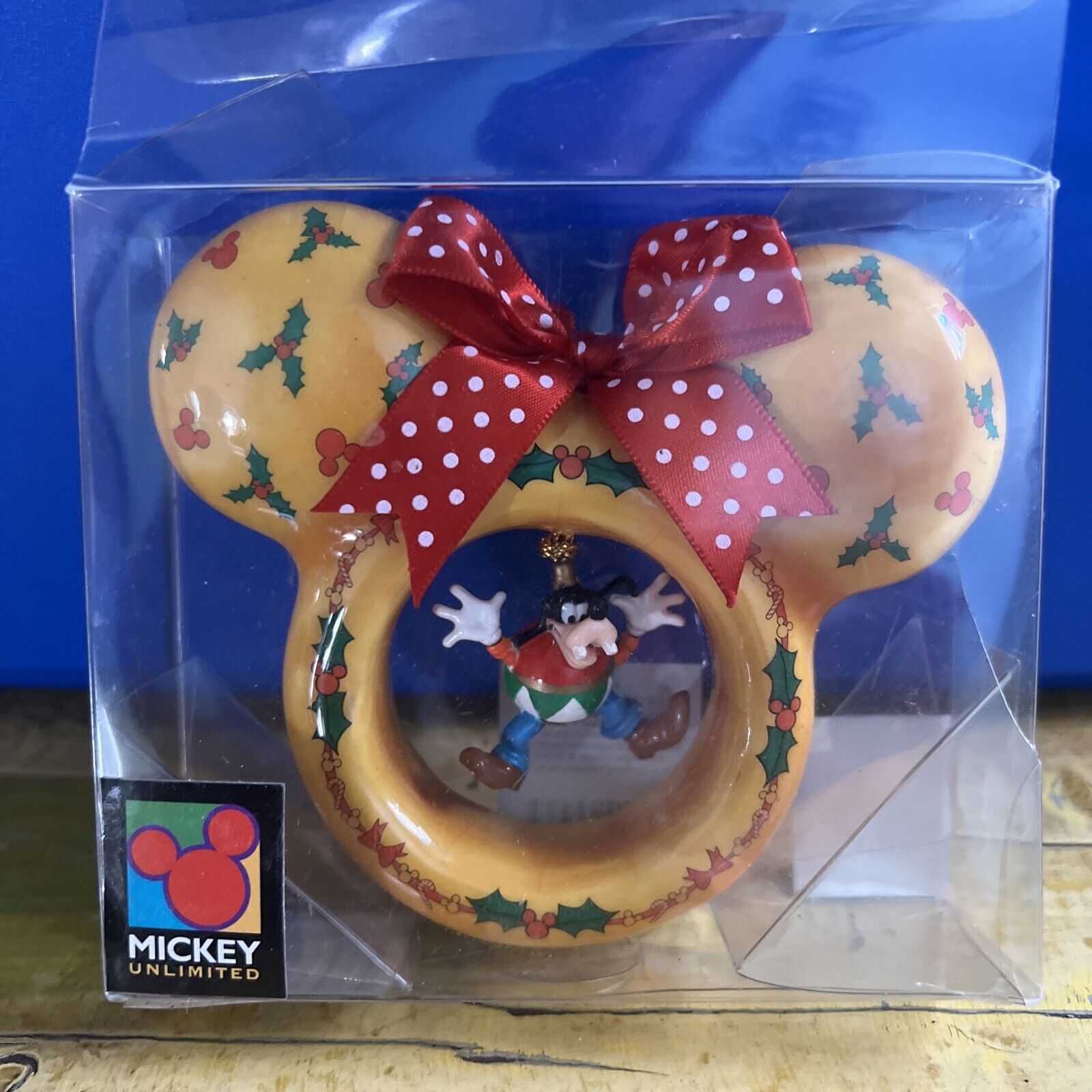 Walt Disney Goofy Character Christmas Ornament Size 4x4x.5 Inches enesco