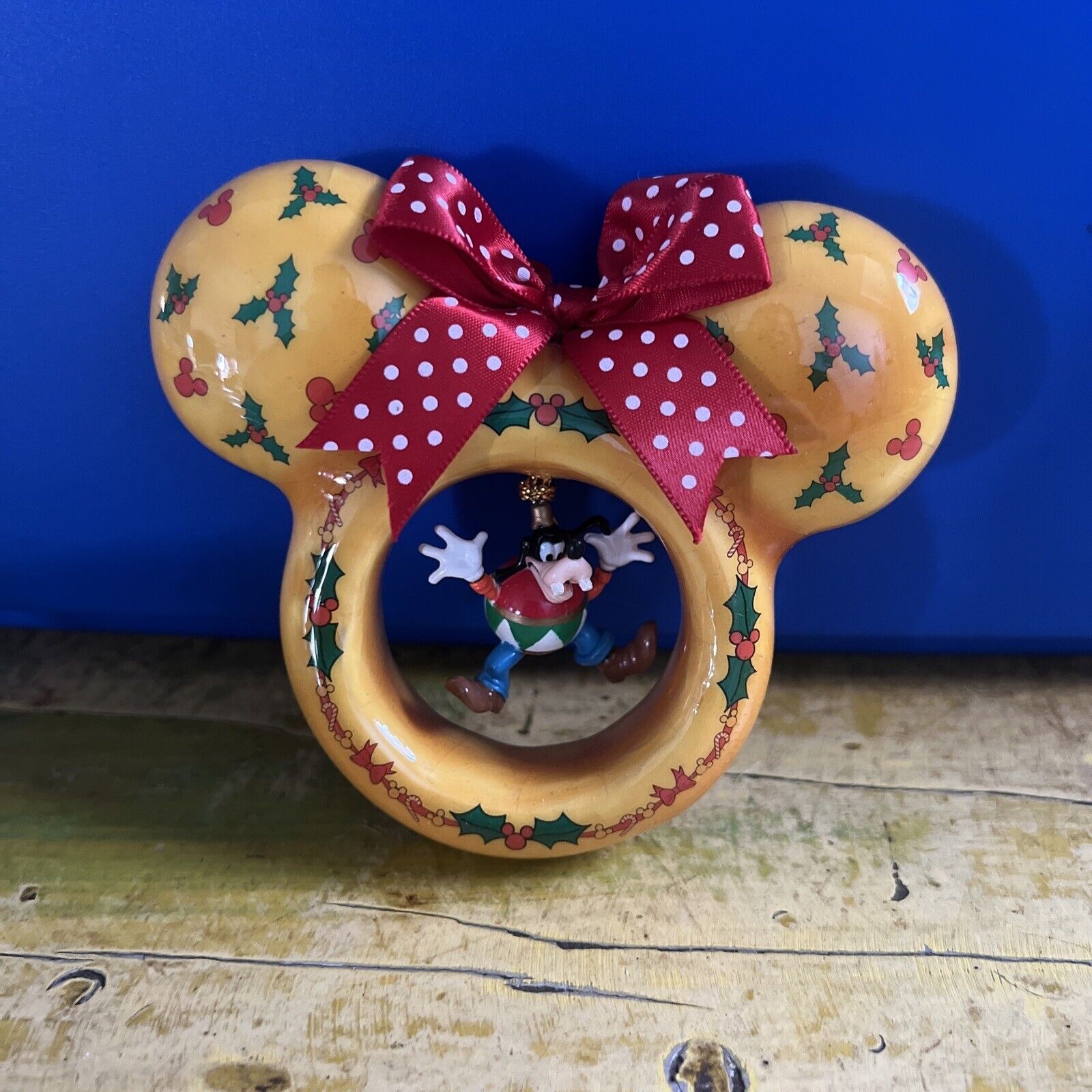 Walt Disney Goofy Character Christmas Ornament Size 4x4x.5 Inches enesco