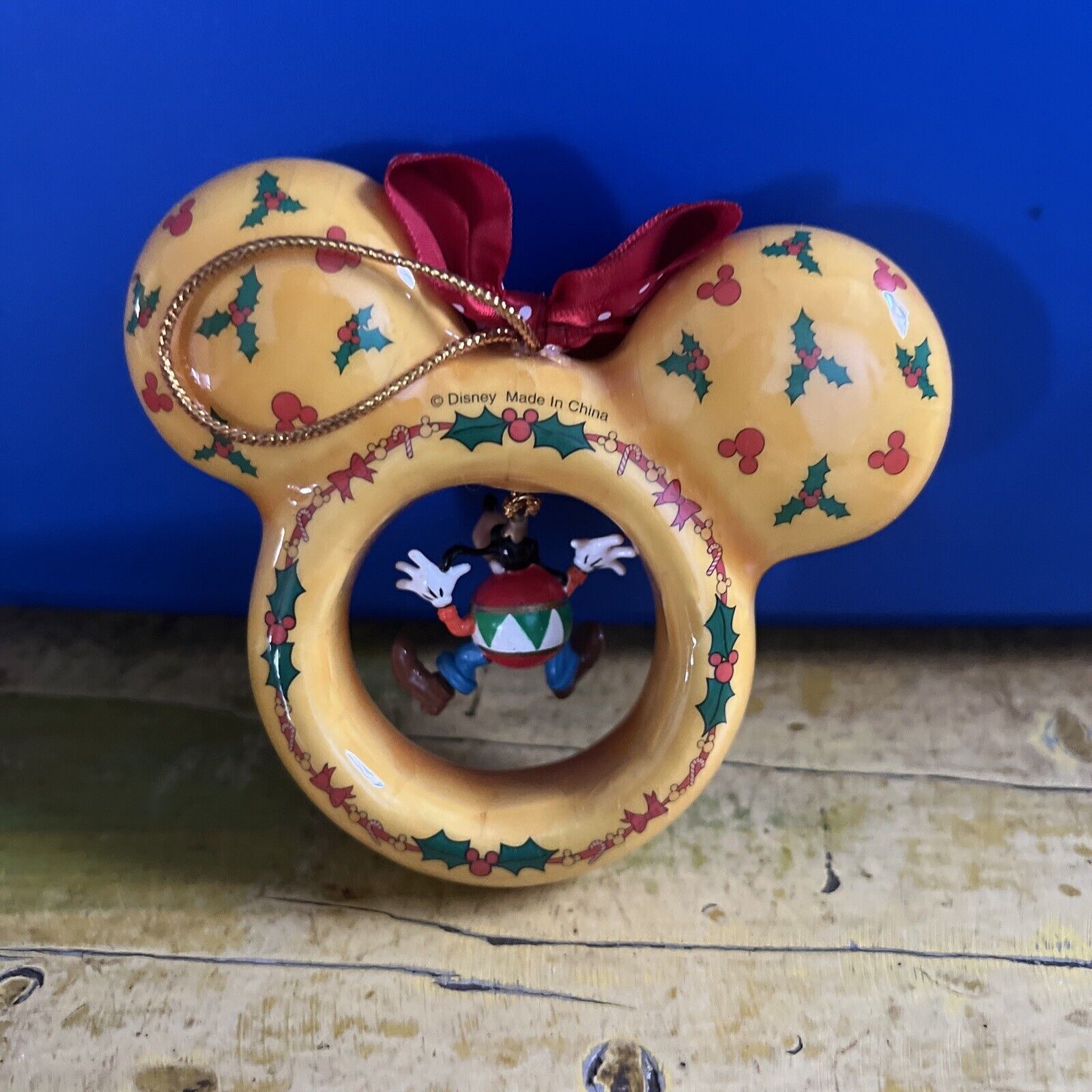 Walt Disney Goofy Character Christmas Ornament Size 4x4x.5 Inches enesco