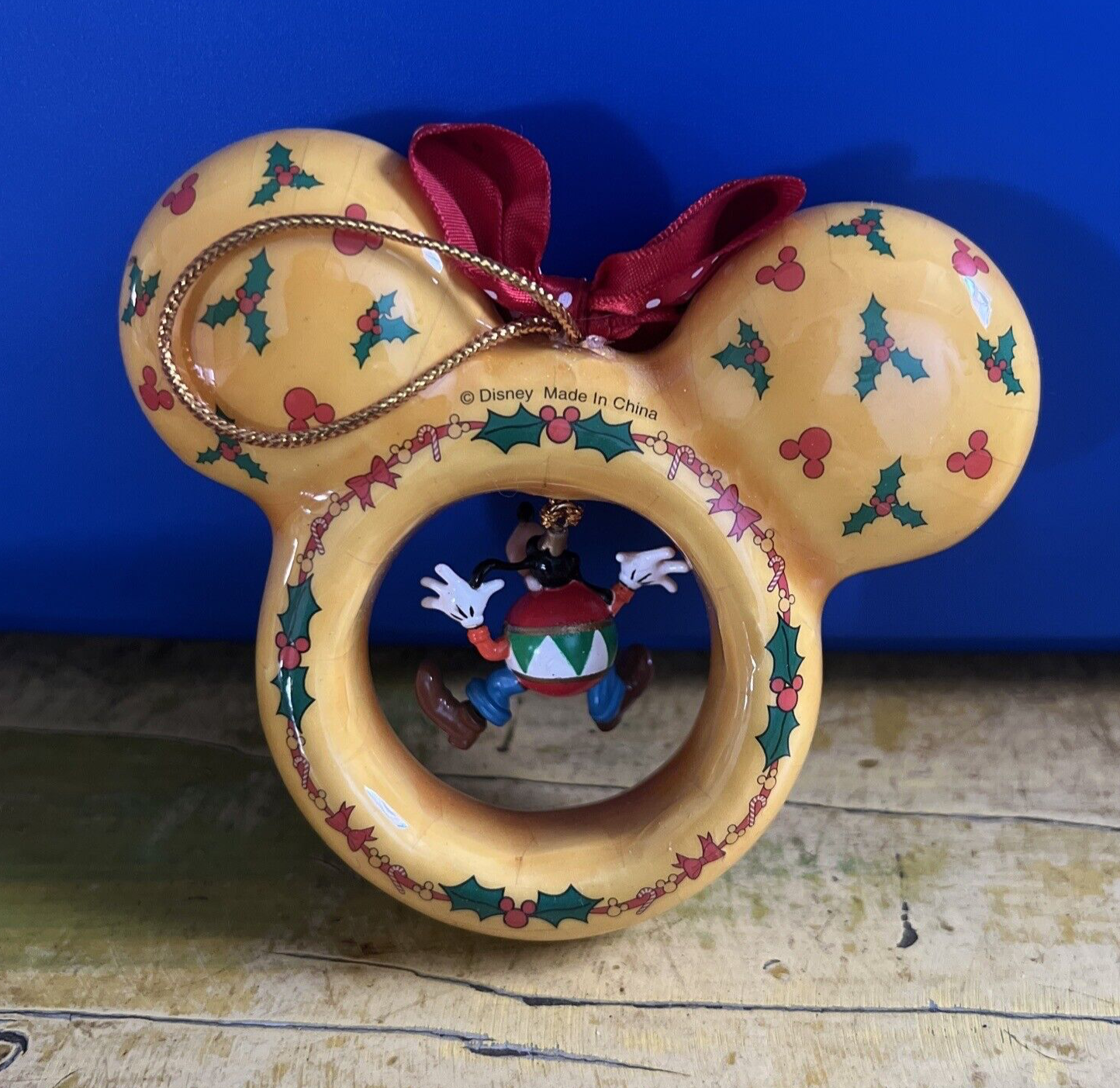 Walt Disney Goofy Character Christmas Ornament Size 4x4x.5 Inches enesco