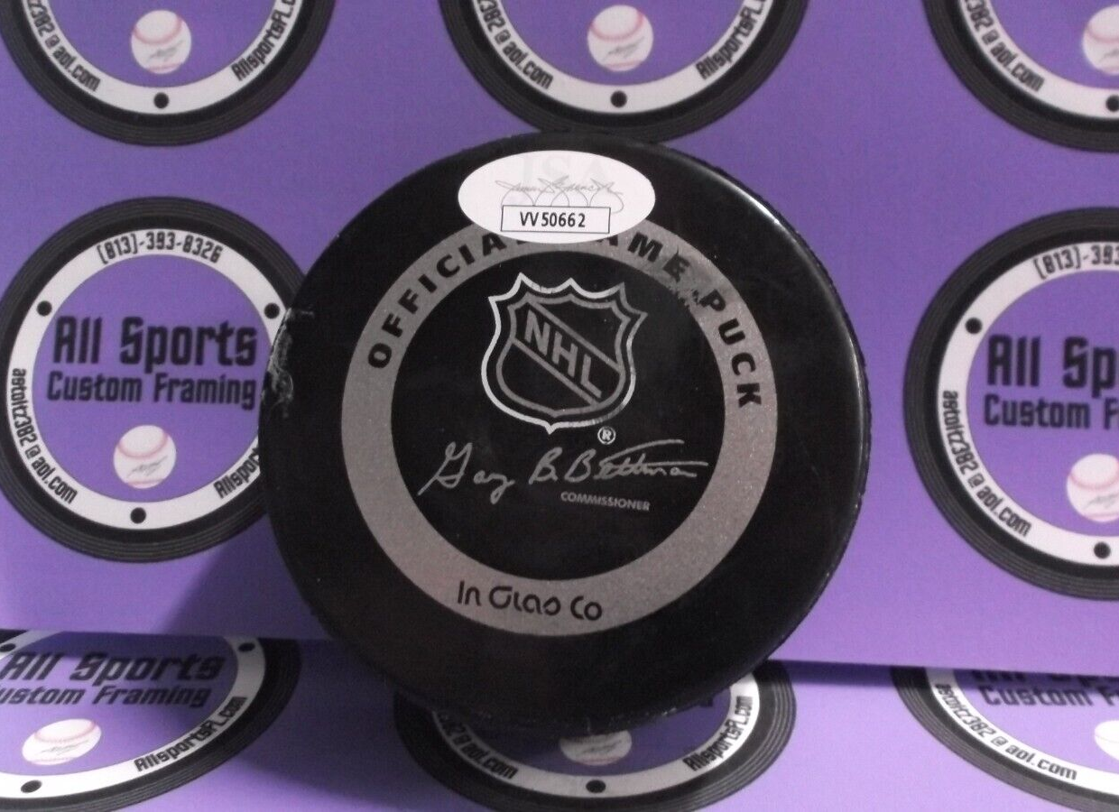 Teemu Selanne San Jose Sharks Autographed NHL Official Game Puck JSA #VV50662