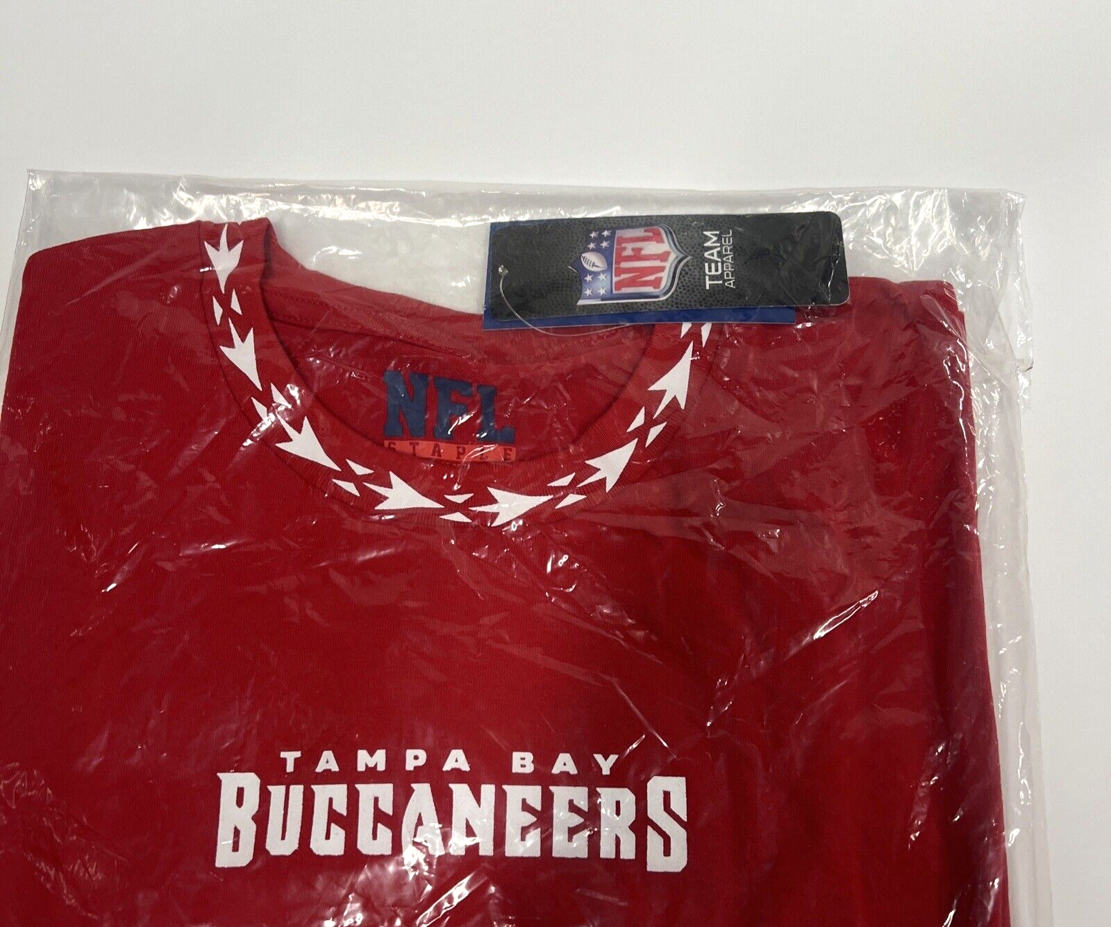 Tampa Bay Buccaneers Red Large Size T Shirt NFL Licensed 76 Est Shirt NEW in Bag