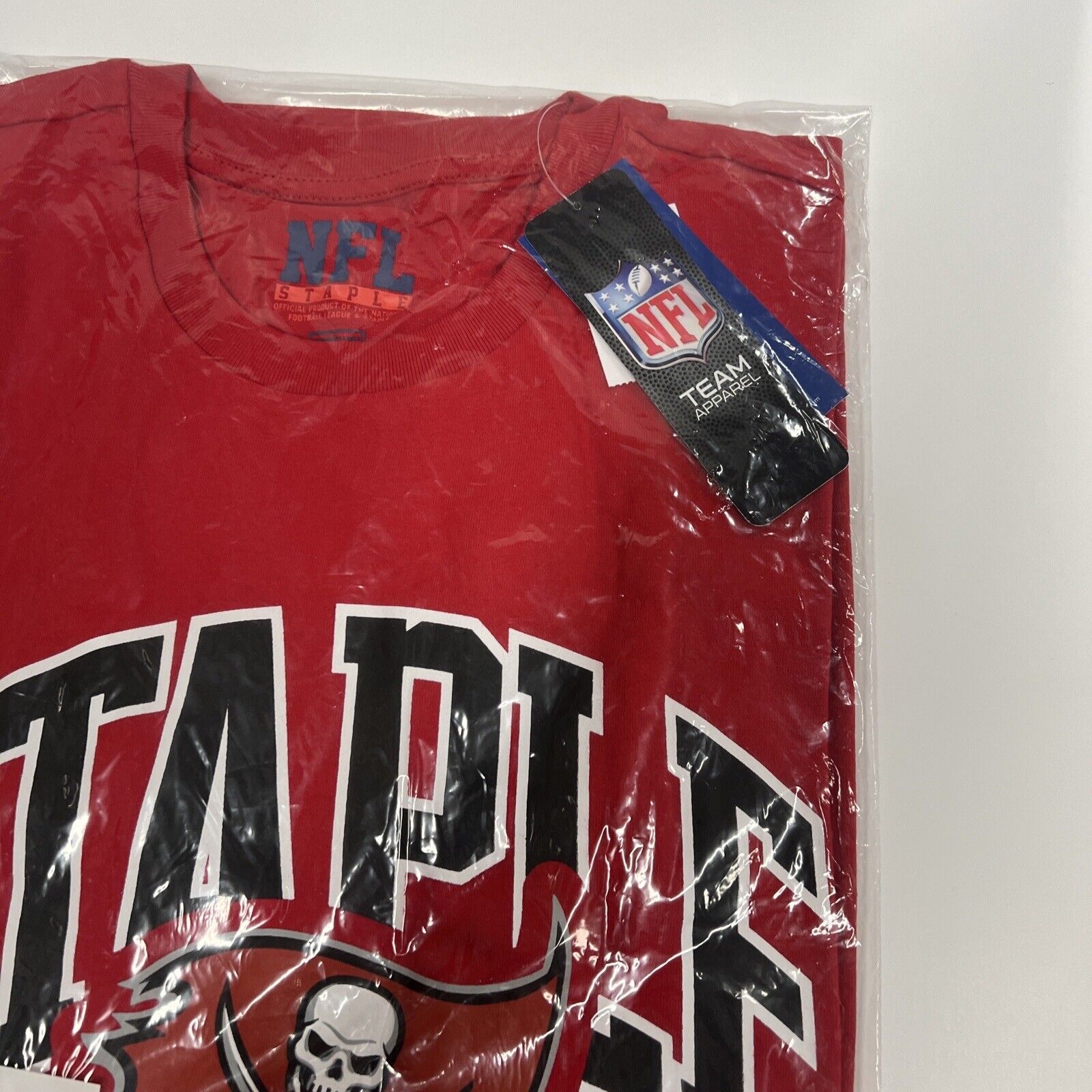 Tampa Bay Buccaneers Red Medium Size T Shirt NFL Staple Apparel Brand New