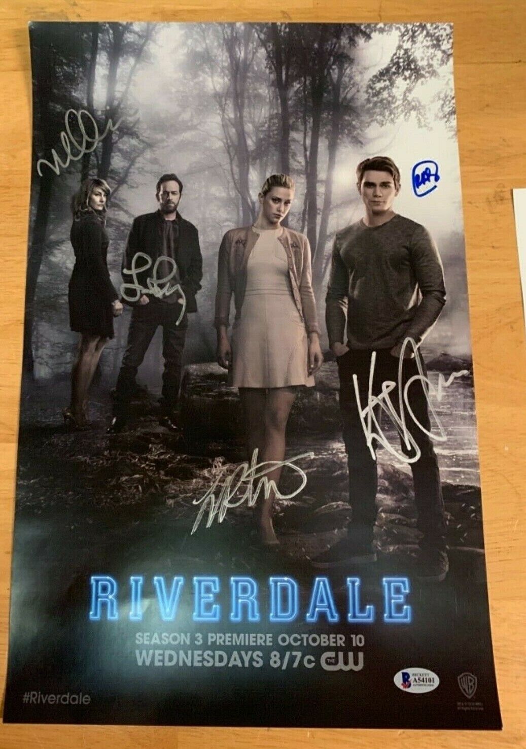 Riverdale Signed Poster BAS Lili Reinhart, KJ Apa, Luke Perry, Madchen Amick Rob