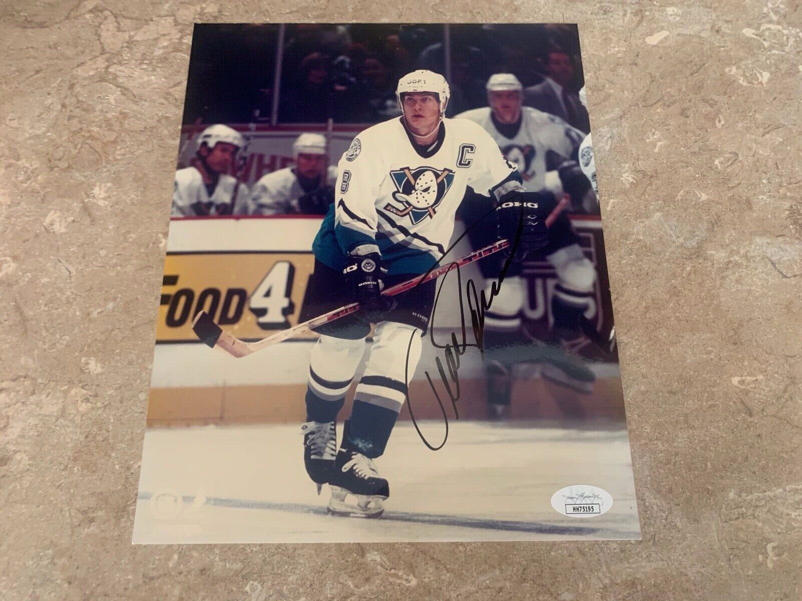 Teemu Selanne Mighty Ducks Autographed 8x10 Hockey Photo JSA COA #HH75195