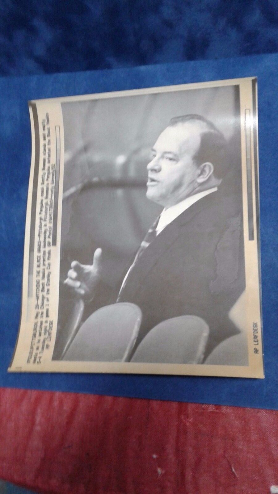 Scotty Bowman 7x81/2 AP Photo Leaf Desk