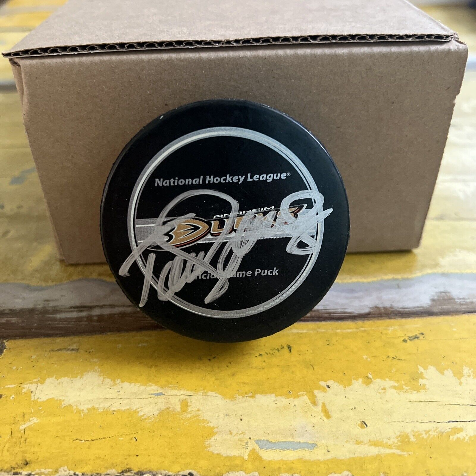 NHL Teemu Selanne Autographed Signed Ducks Official Game Hockey Puck JSA COA