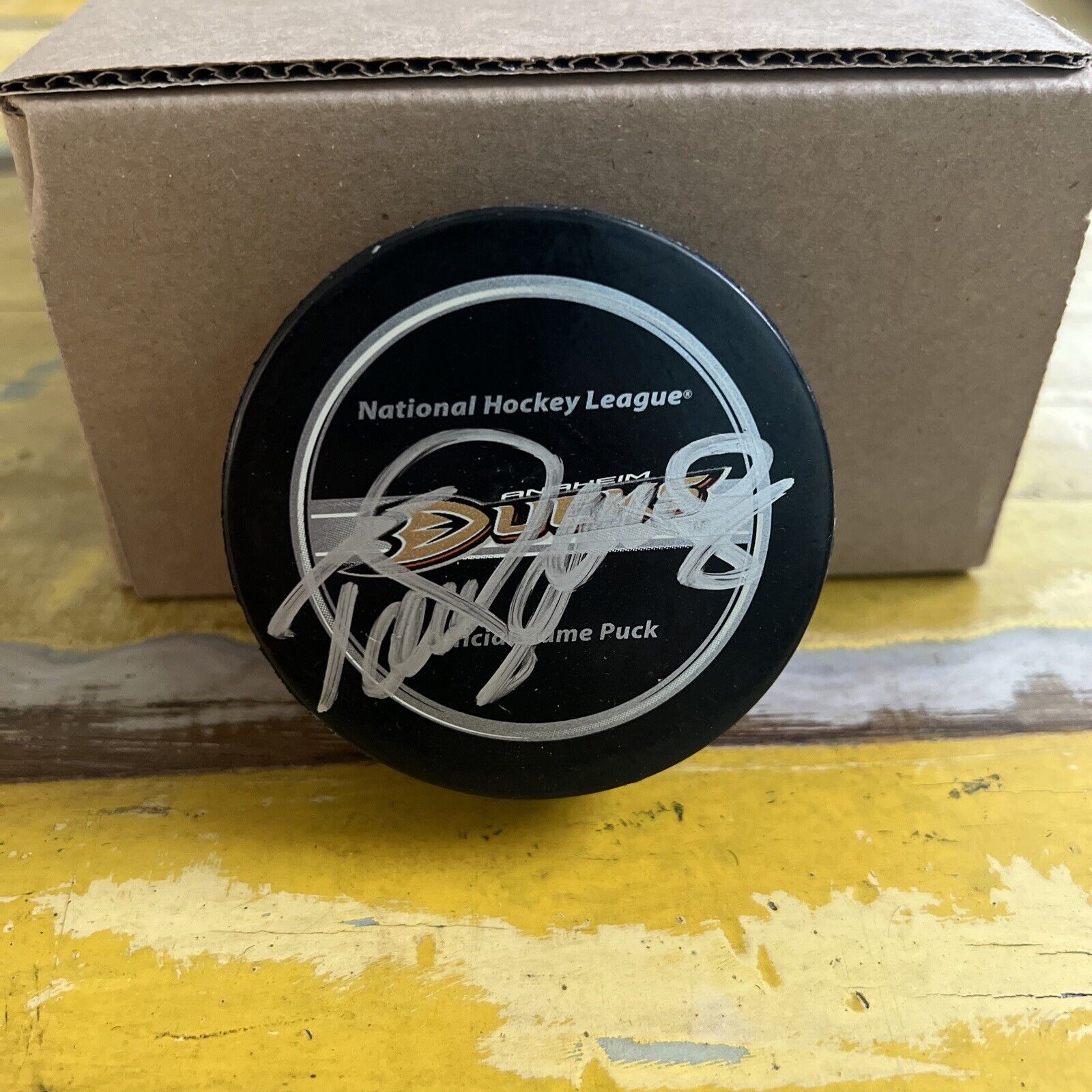 NHL Teemu Selanne Autographed Signed Ducks Official Game Hockey Puck JSA COA