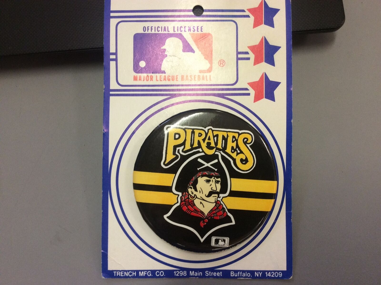 Pittsburgh Pirates 1988 Pin Bucco logo black pin trench p