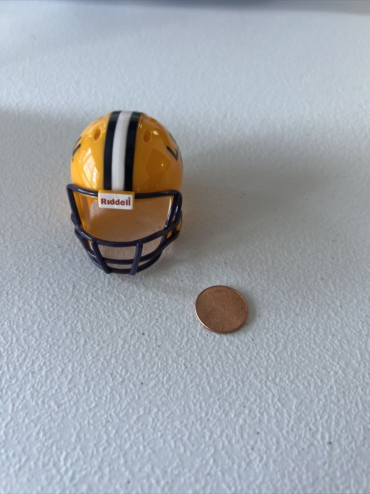 NCAA LSU Tigers Riddell Brand Licensed May 2013 Mini Helmet Pocket Size New