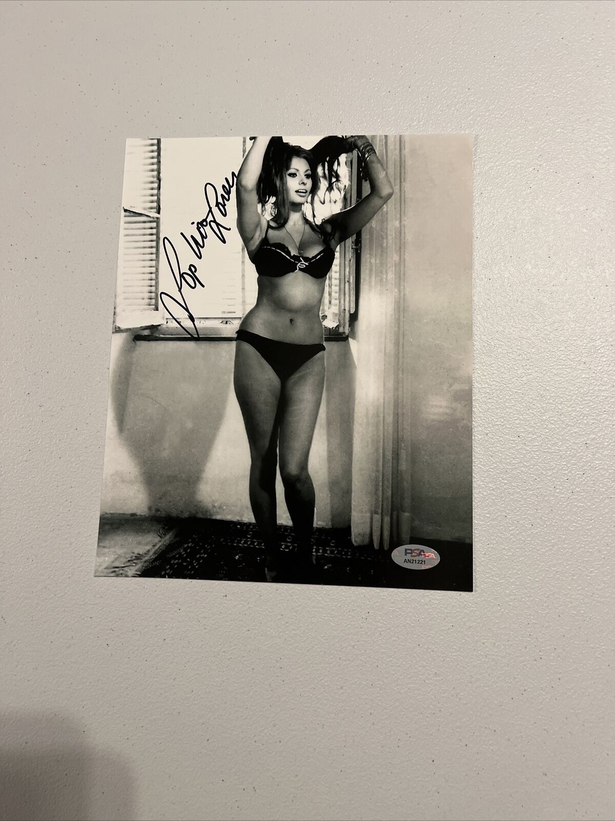 Sophia Loren "Italian Actress" Autographed Signed 8x10 Sexy Photo PSA COA