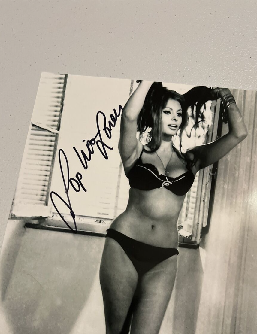 Sophia Loren "Italian Actress" Autographed Signed 8x10 Sexy Photo PSA COA