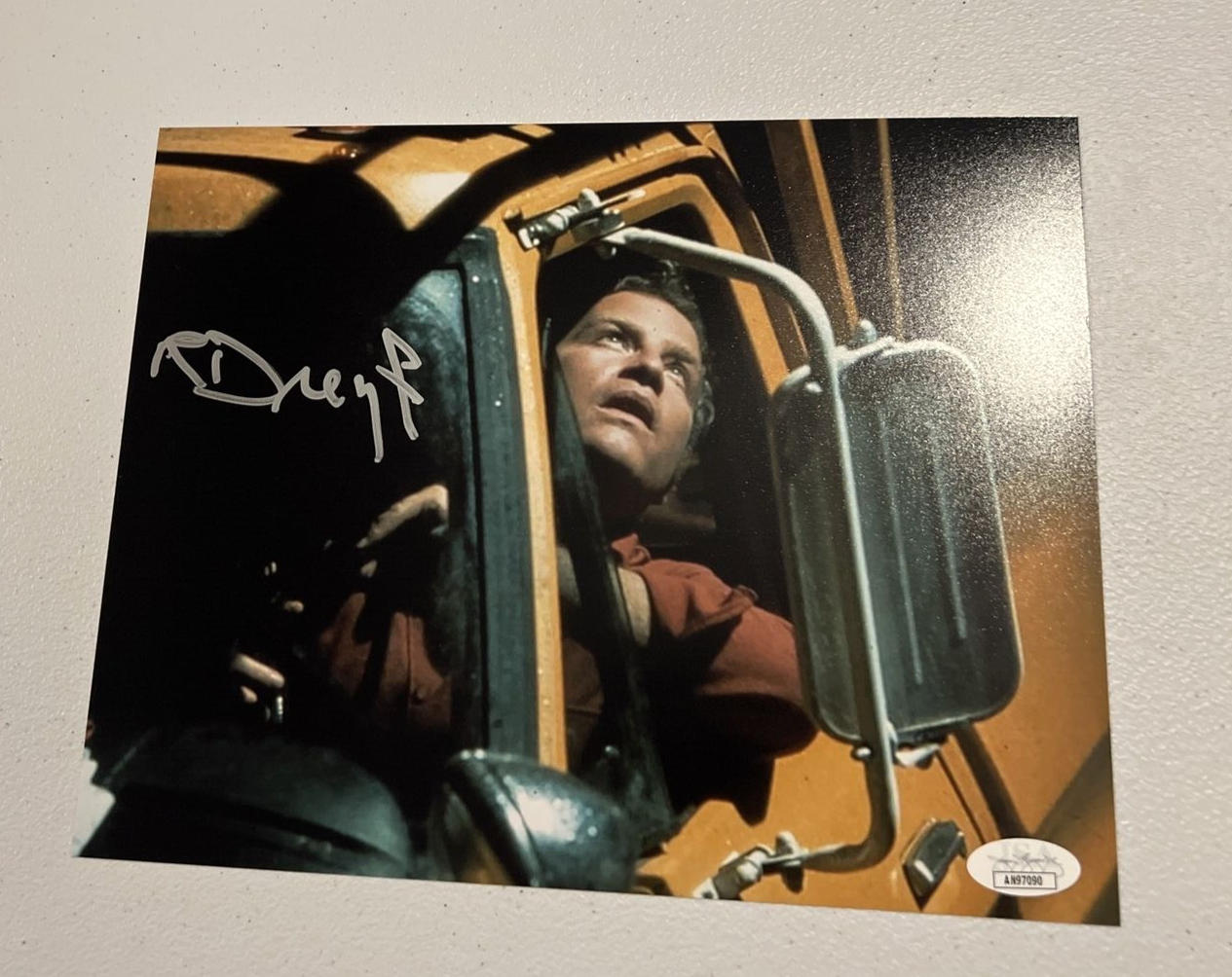 Richard Dreyfuss "Roy" Autographed Signed close 8x10 Photo JSA COA #AN97090