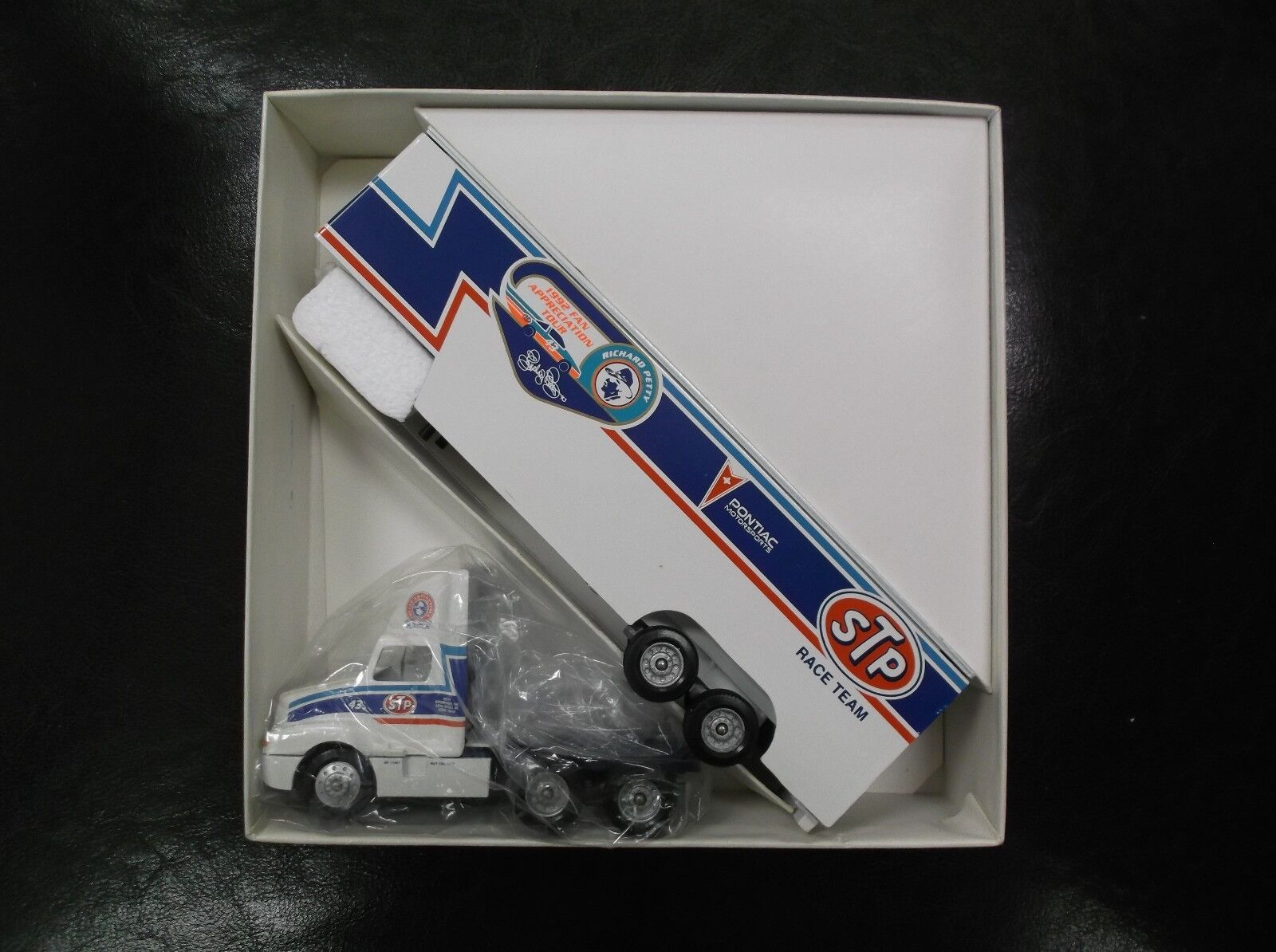 Richard Petty WINROSS Racing Scene Fan Tour Transport Truck NIB