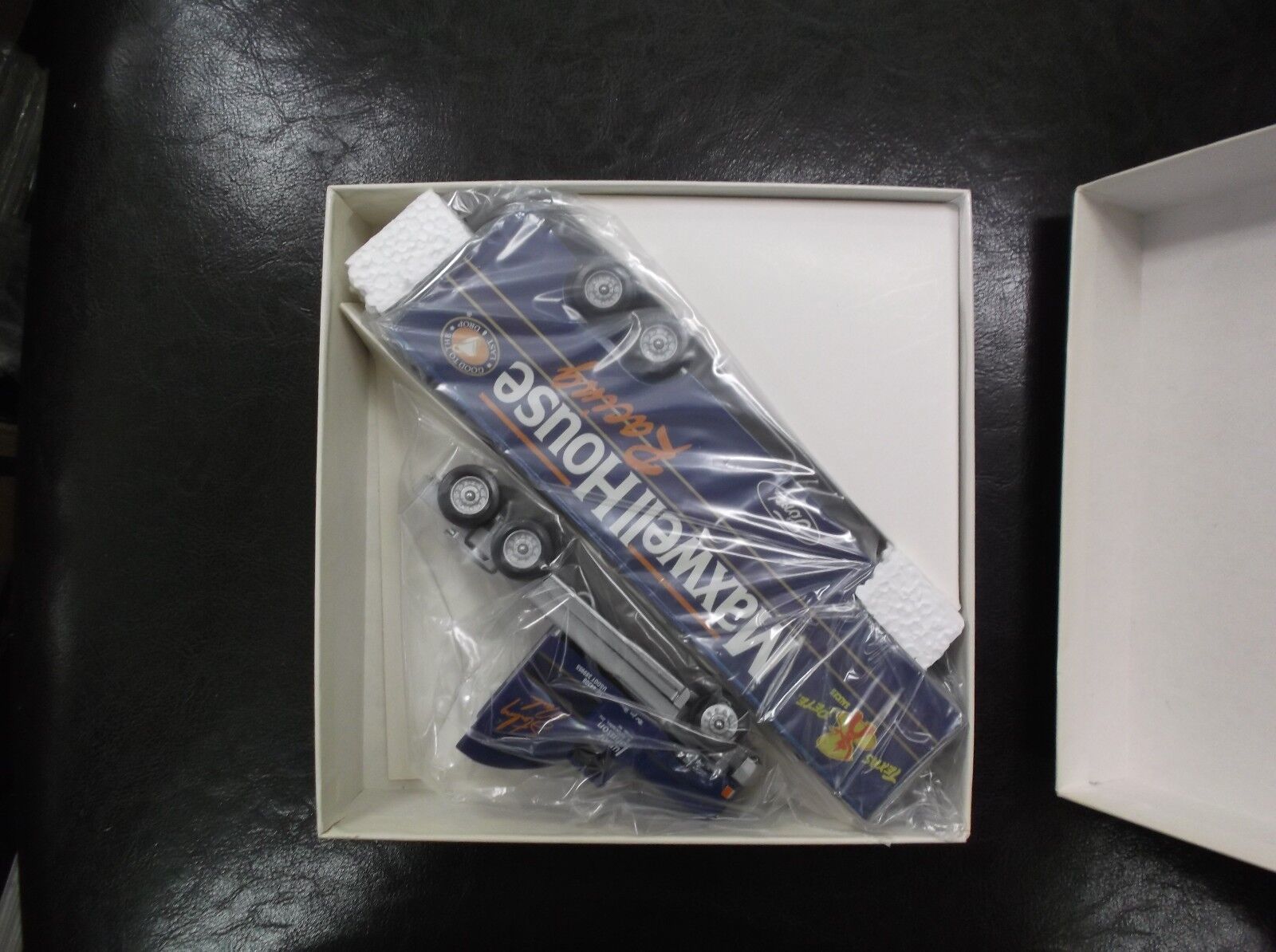 Sterling Marlin WINROSS Racing Scene Maxwell House Transport Truck NIB