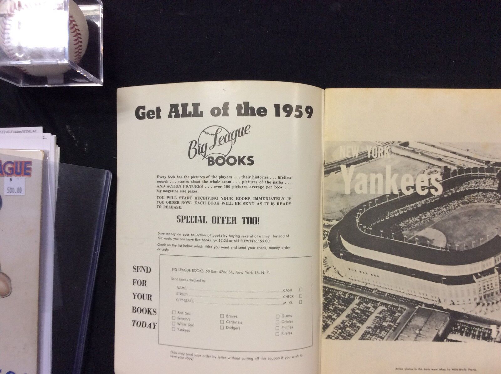 New York Yankees 1959 Yearbook blue cover Mickey Mantle