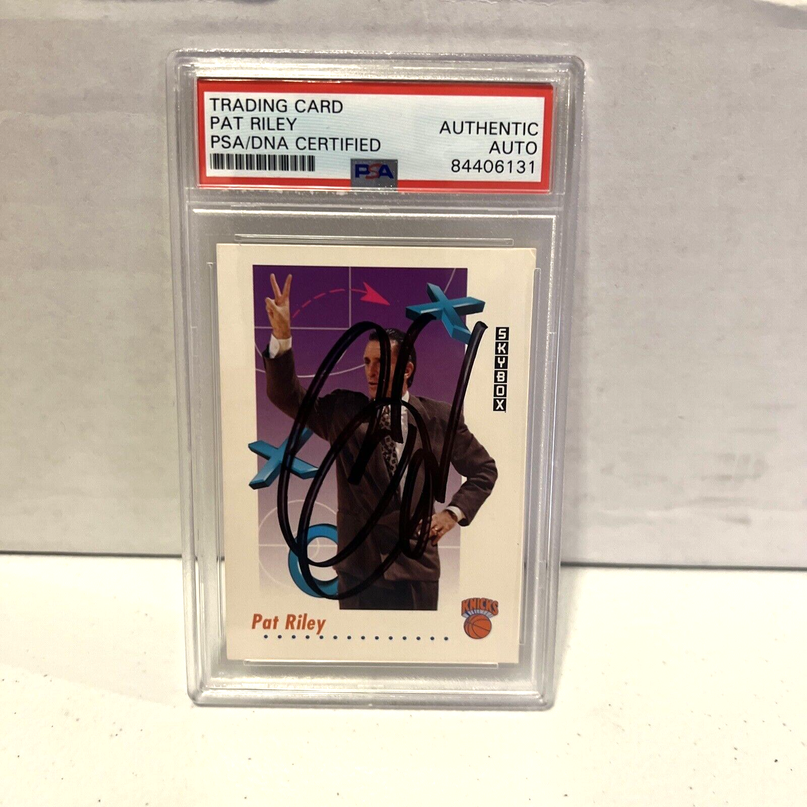 Pat Riley Knicks Coach Autographed Signed 1992 Skybox Card #395 PSA Auth Slab