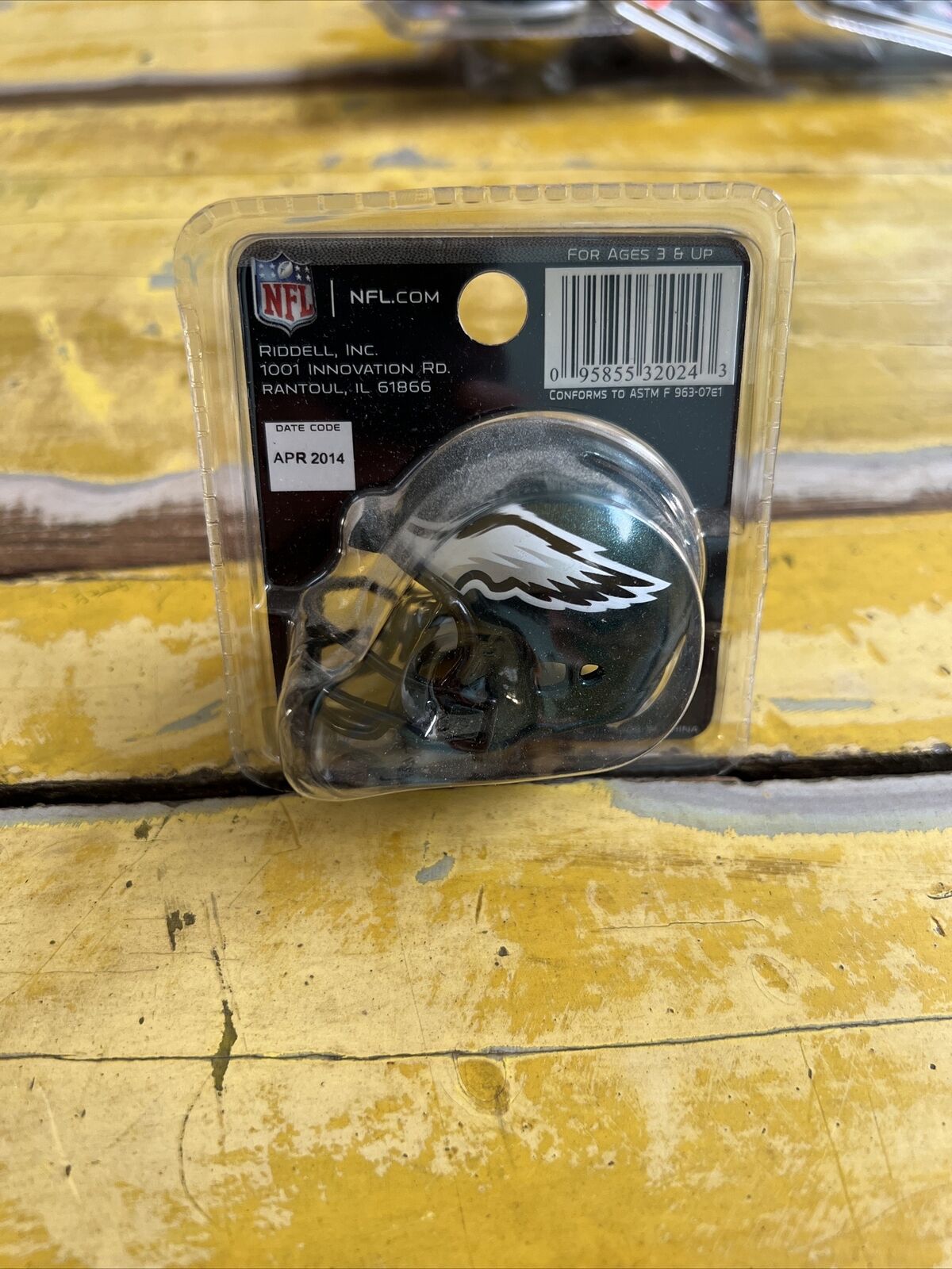 NFL Philadelphia Eagles Riddell Pocket Size Helmet New In Package Licensed 2014