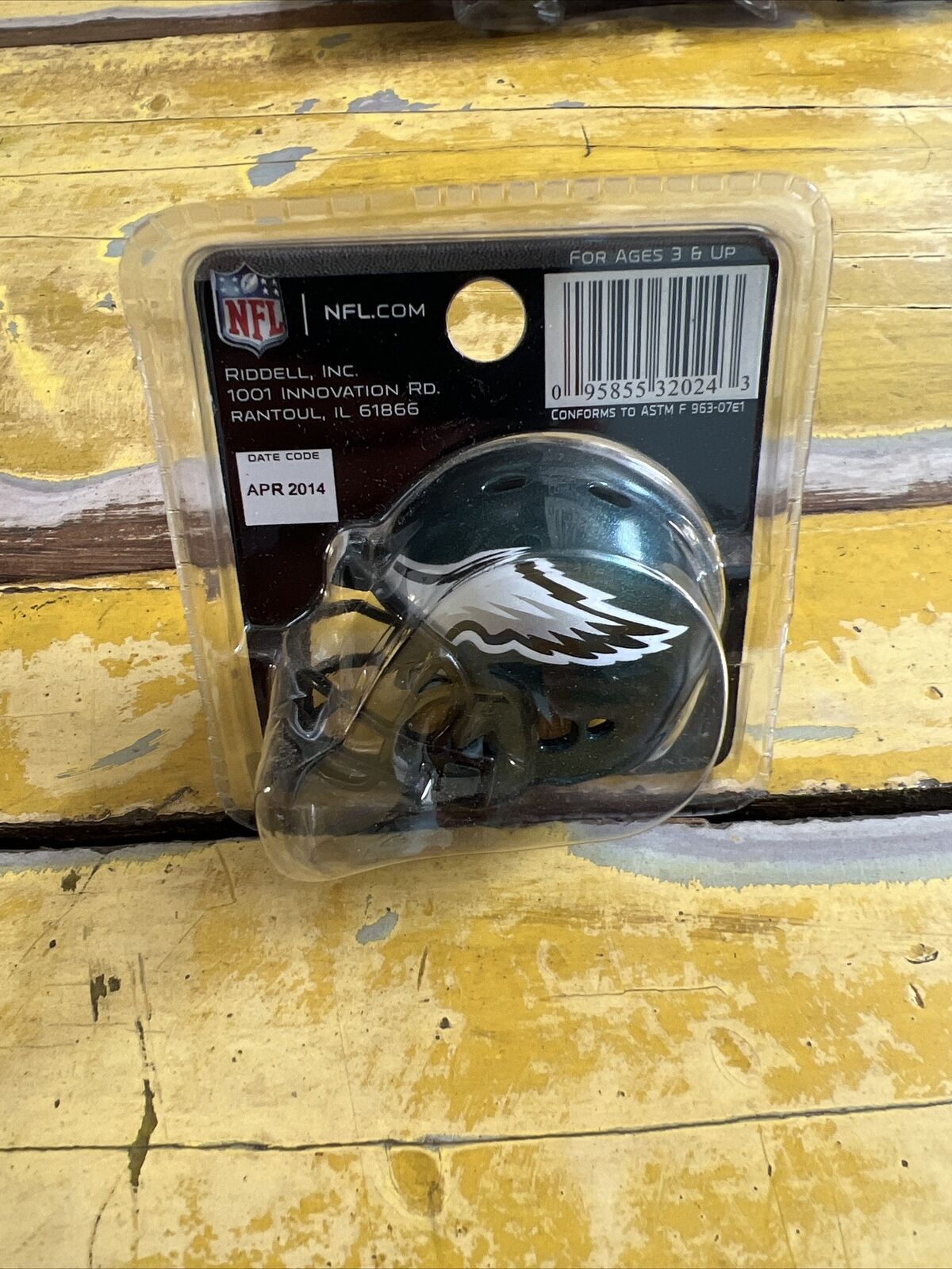 NFL Philadelphia Eagles Riddell Pocket Size Helmet New In Package Licensed 2014