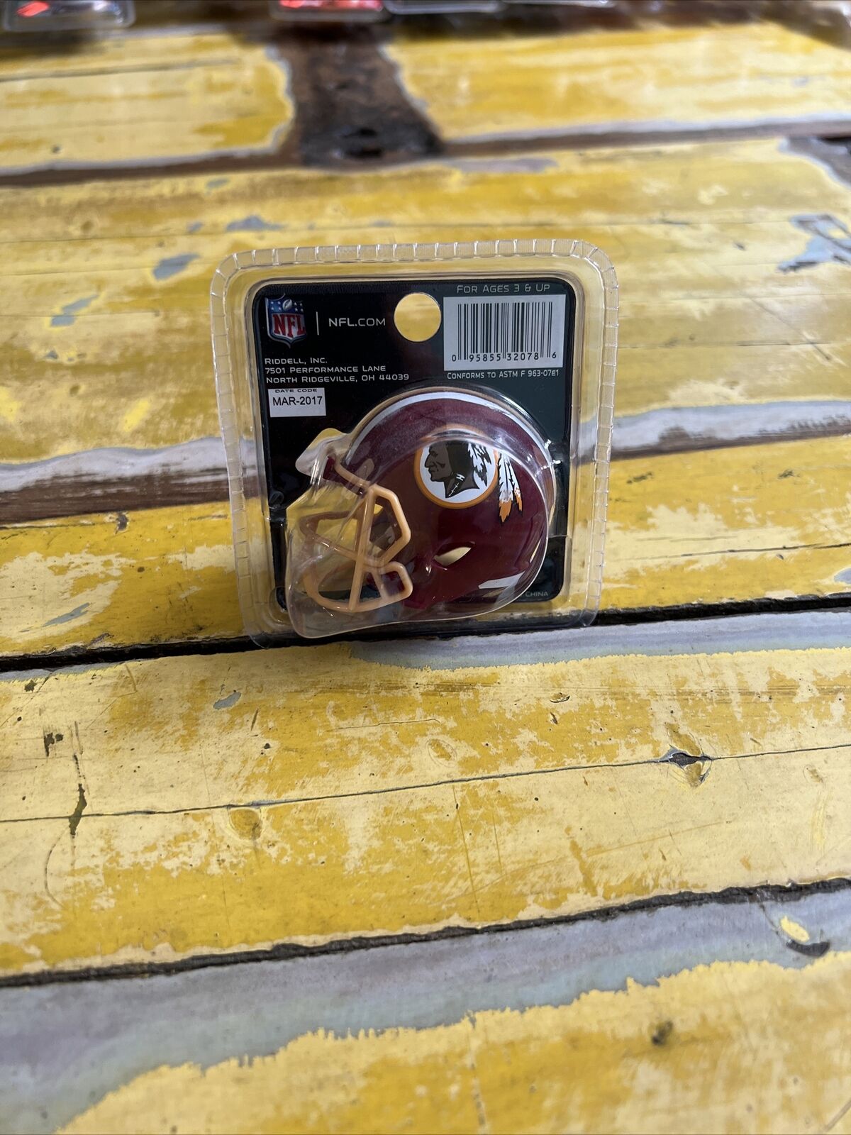 Washington Redskins  Riddell Pocket Size Helmet New In Package Licensed