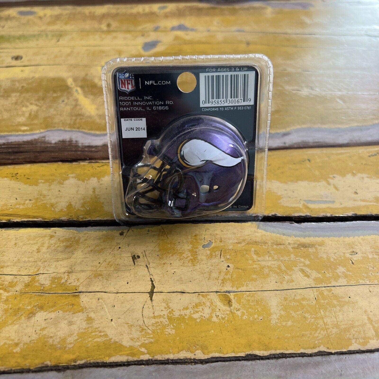 NFL Minnesota Vikings Riddell Brand Pocket Size Helmet New In Package  2014