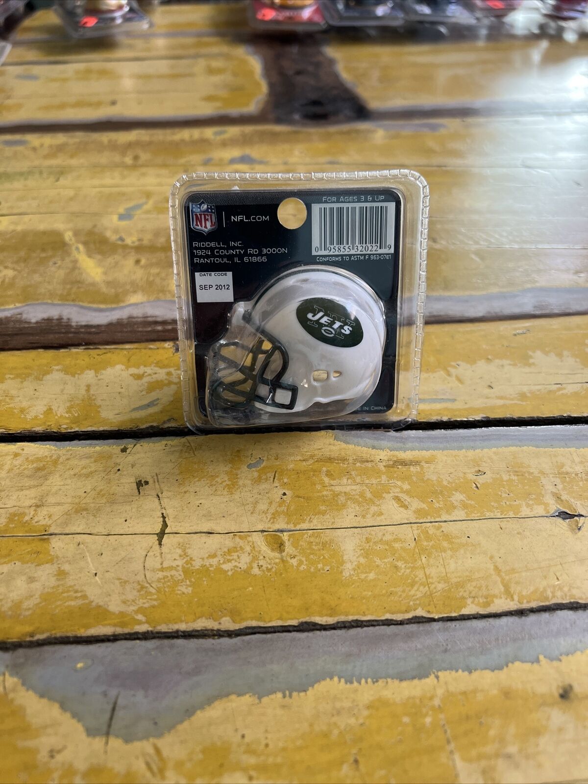 NFL New York Jets Riddell Brand Pocket Size Helmet New In Package Licensed 2012