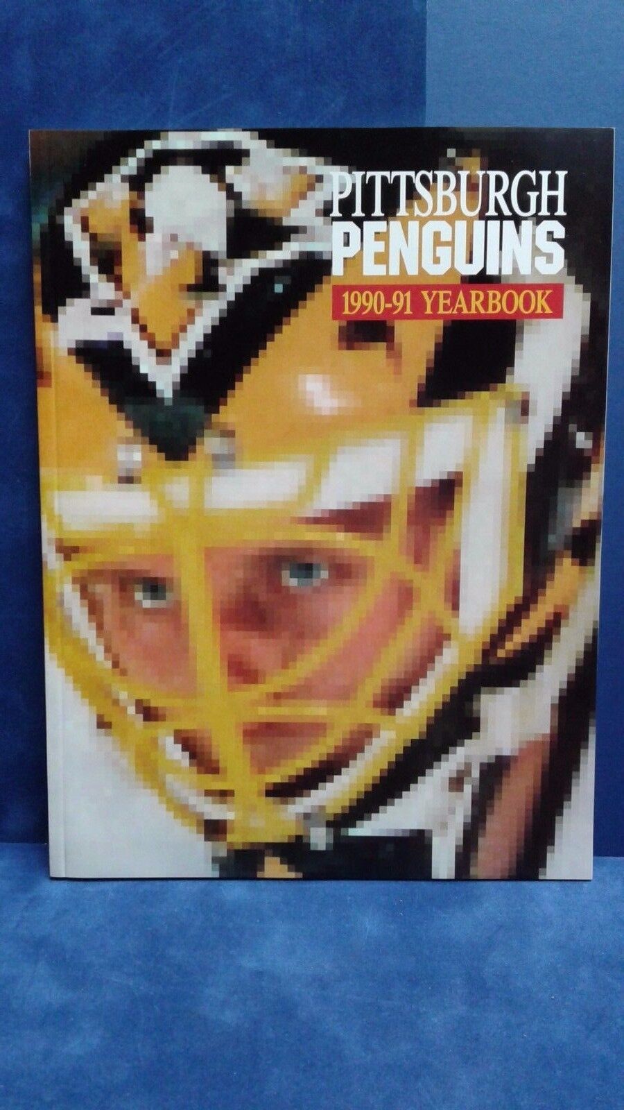 1990 91 PITTSBURGH PENGUINS YEARBOOK  LEMINUEX STANLEY CUP