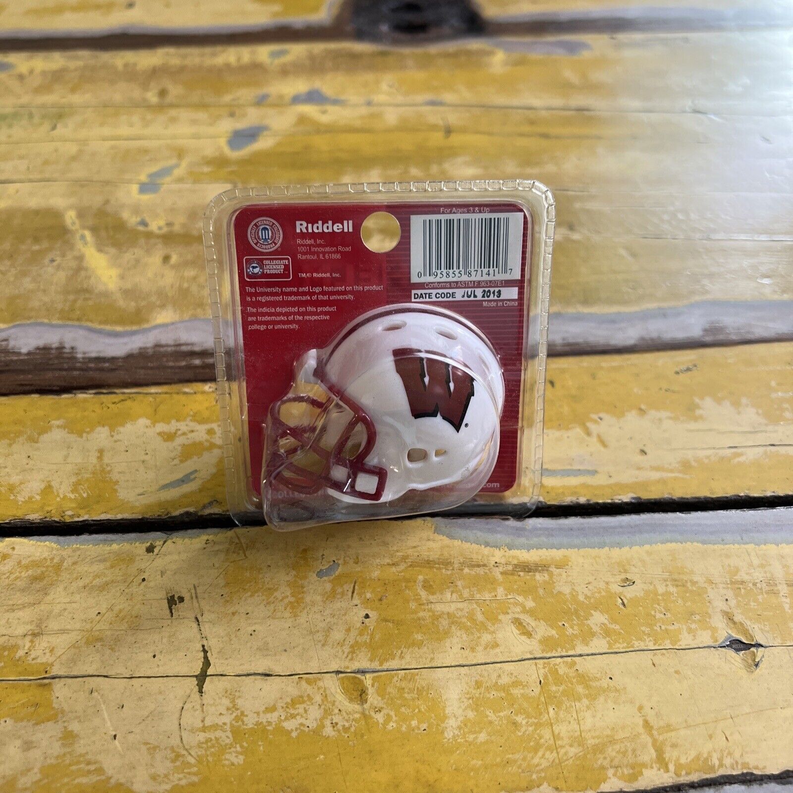 NCAA Wisconsin Badgers Riddell Brand Pocket Size Helmet New In Package Licensed