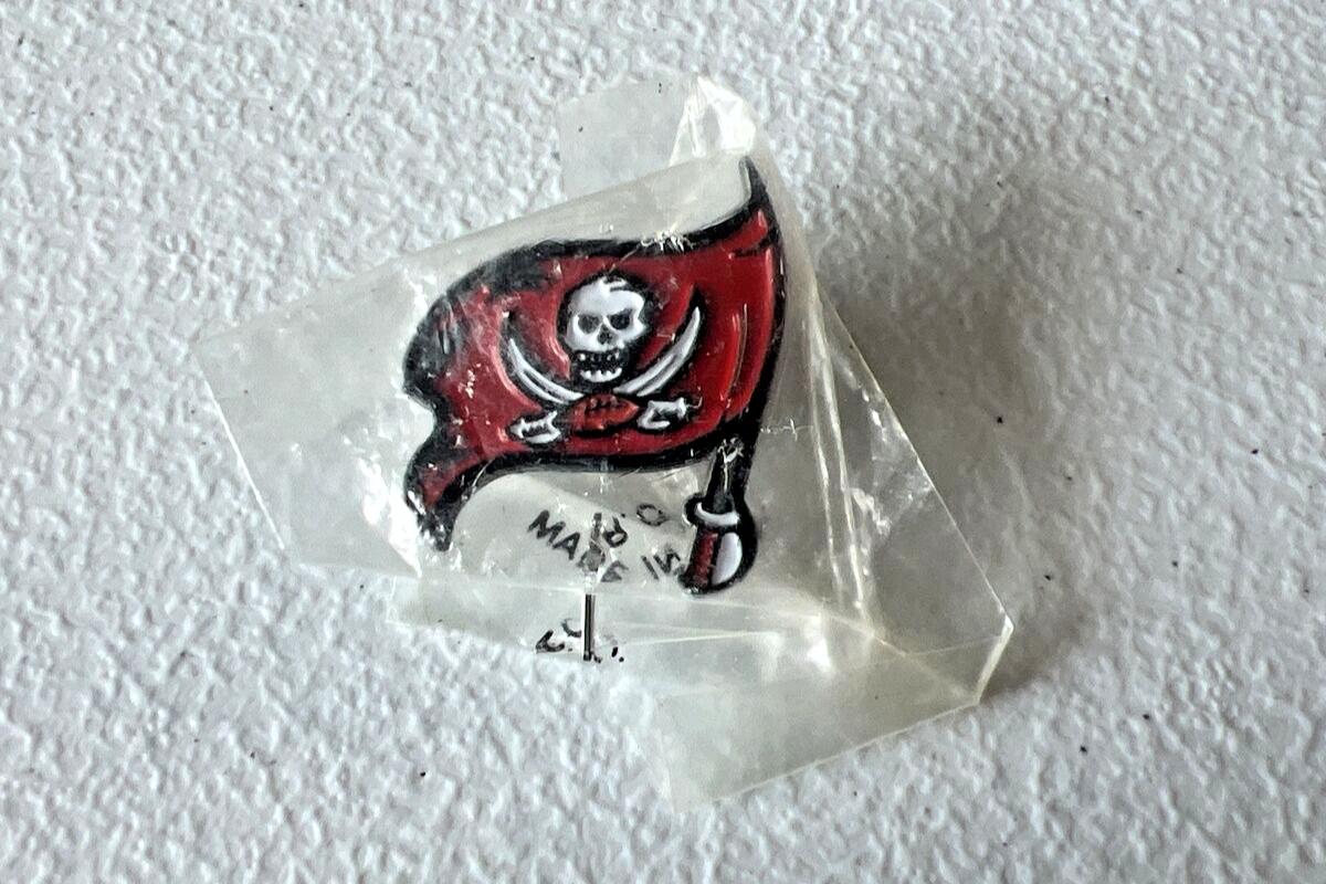 Tampa Bay Buccaneers Pin 1 x 1 Inch New In Package