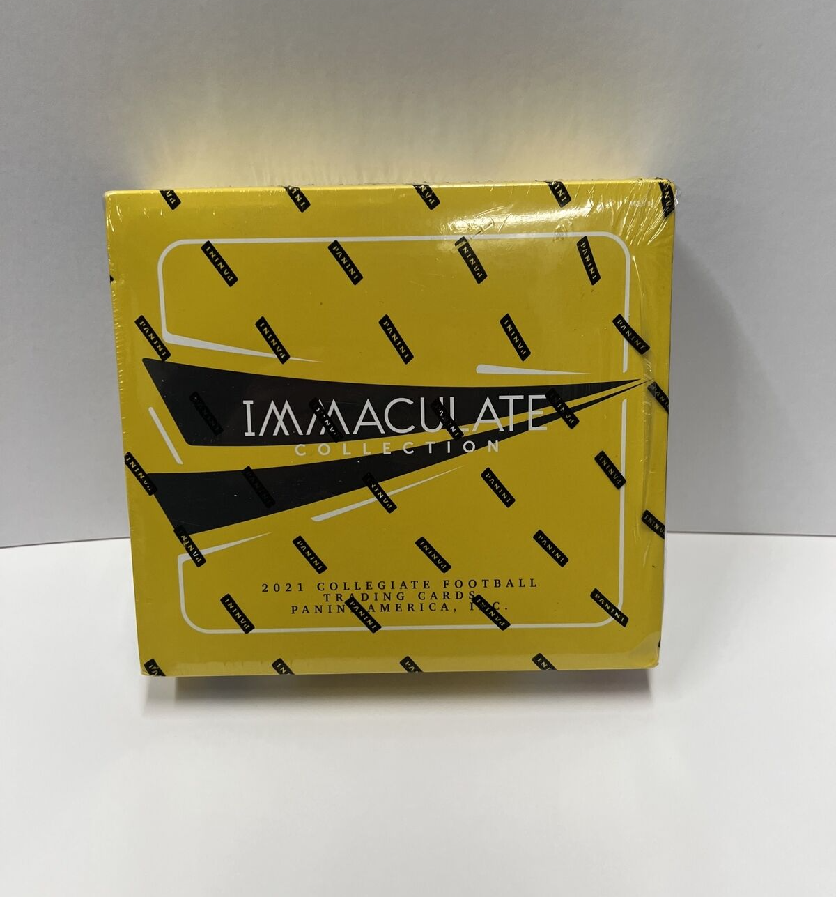 Panini 2021 Football Immaculate Collections Trading Card Box Sealed Collegiate