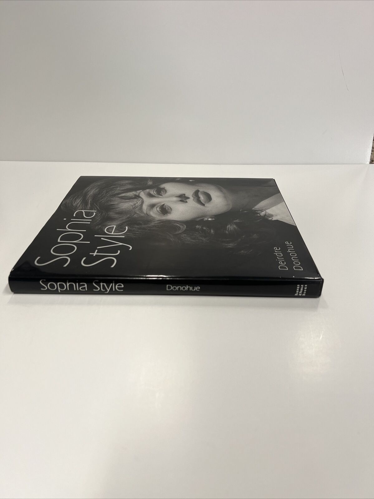 Sophia Loren Italian Actress Autographed Signed Sophia Style Book PSA #AN65659