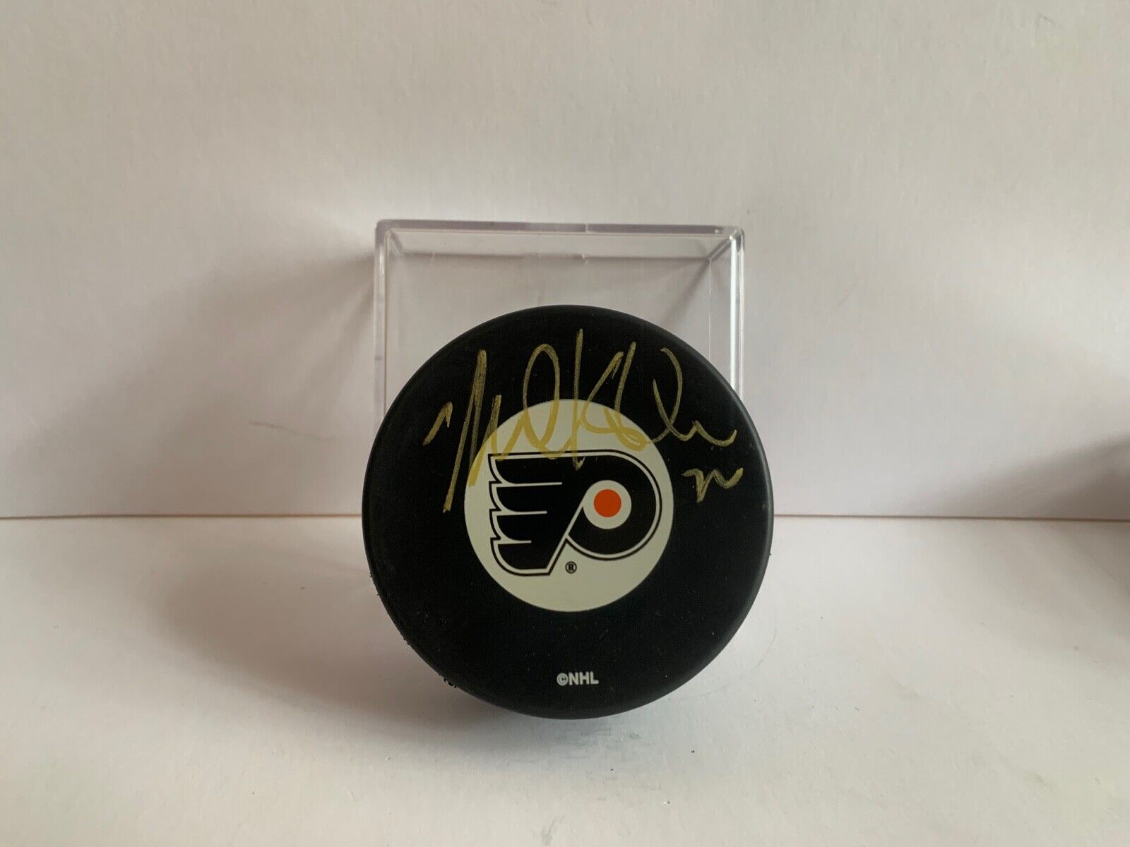 Mike Knuble Autographed Official NHL Hockey Puck with Philadelphia Flyers Logo