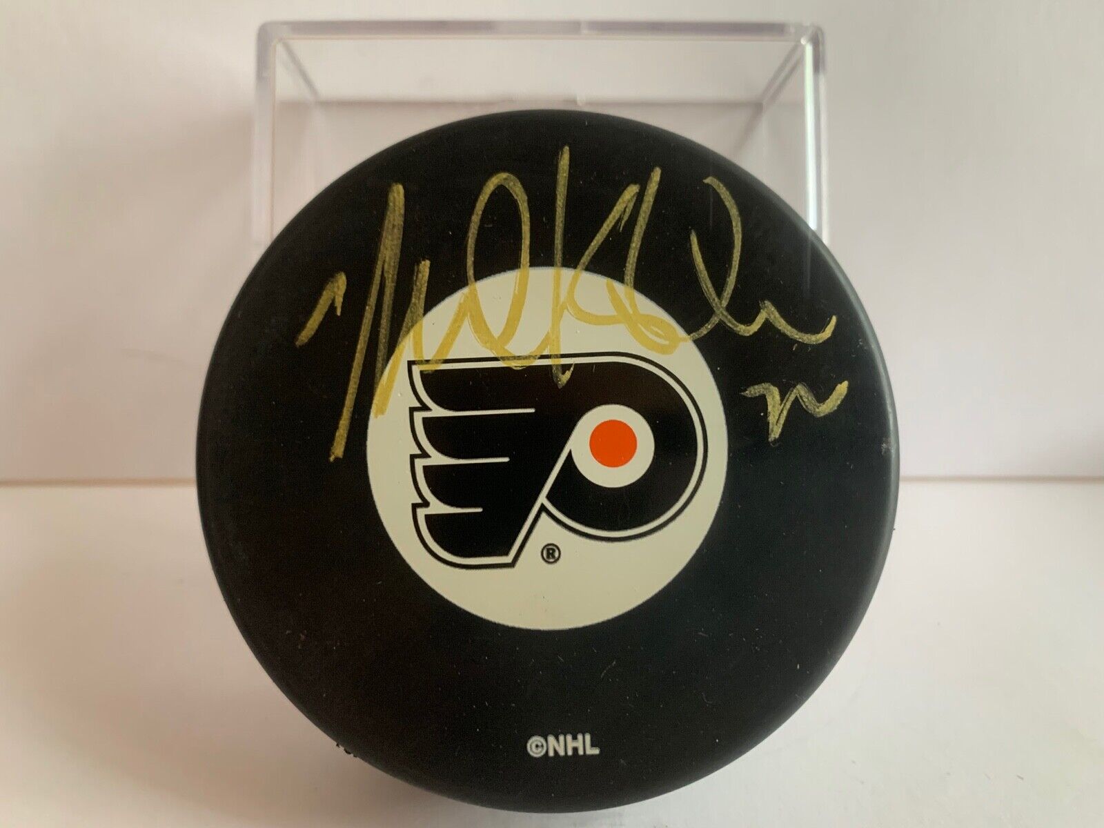 Mike Knuble Autographed Official NHL Hockey Puck with Philadelphia Flyers Logo