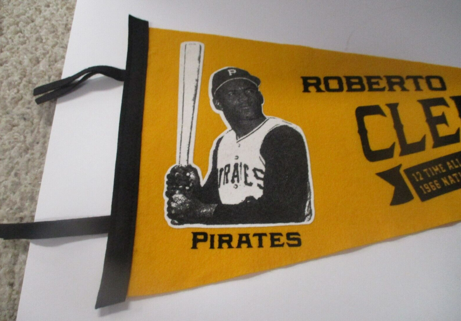 Roberto Clemente Official Flag Pennant 12 Time All Star 1966 NL MVP 3000 Hits