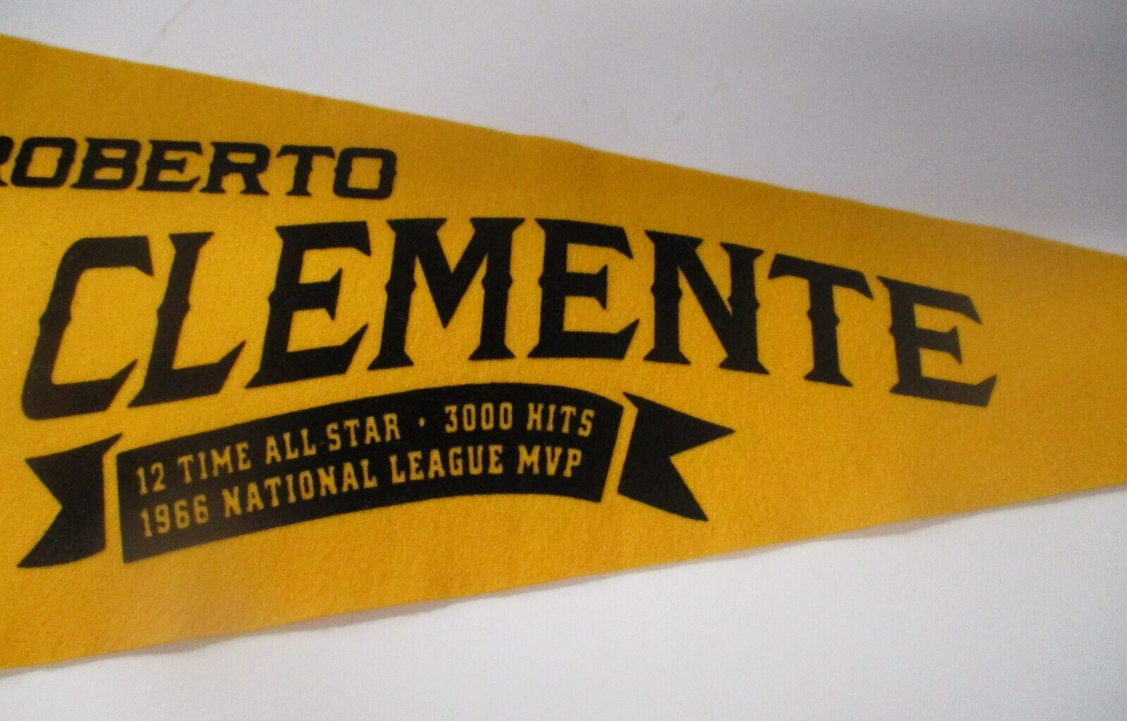 Roberto Clemente Official Flag Pennant 12 Time All Star 1966 NL MVP 3000 Hits