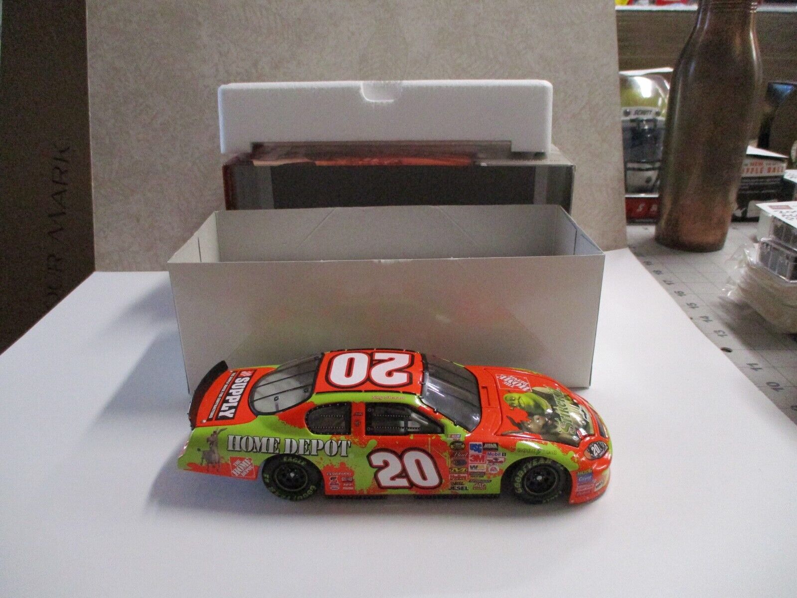 Nascar 2004 Tony Stewart 1:24 Scale LE Shrek 2 Movie Diecast Nascar Action NIB