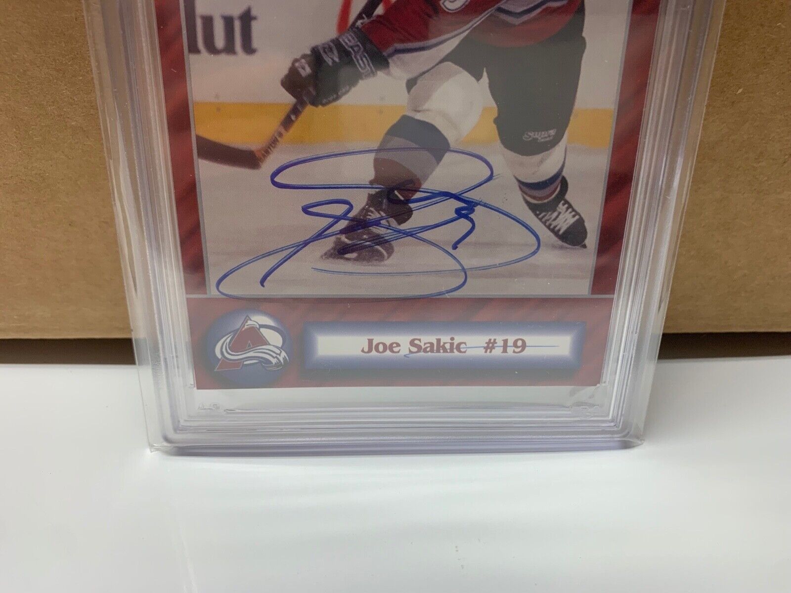 Joe Sakic Avalanche Autographed Team Post Card W/ PSA Slab Cert. #84406427