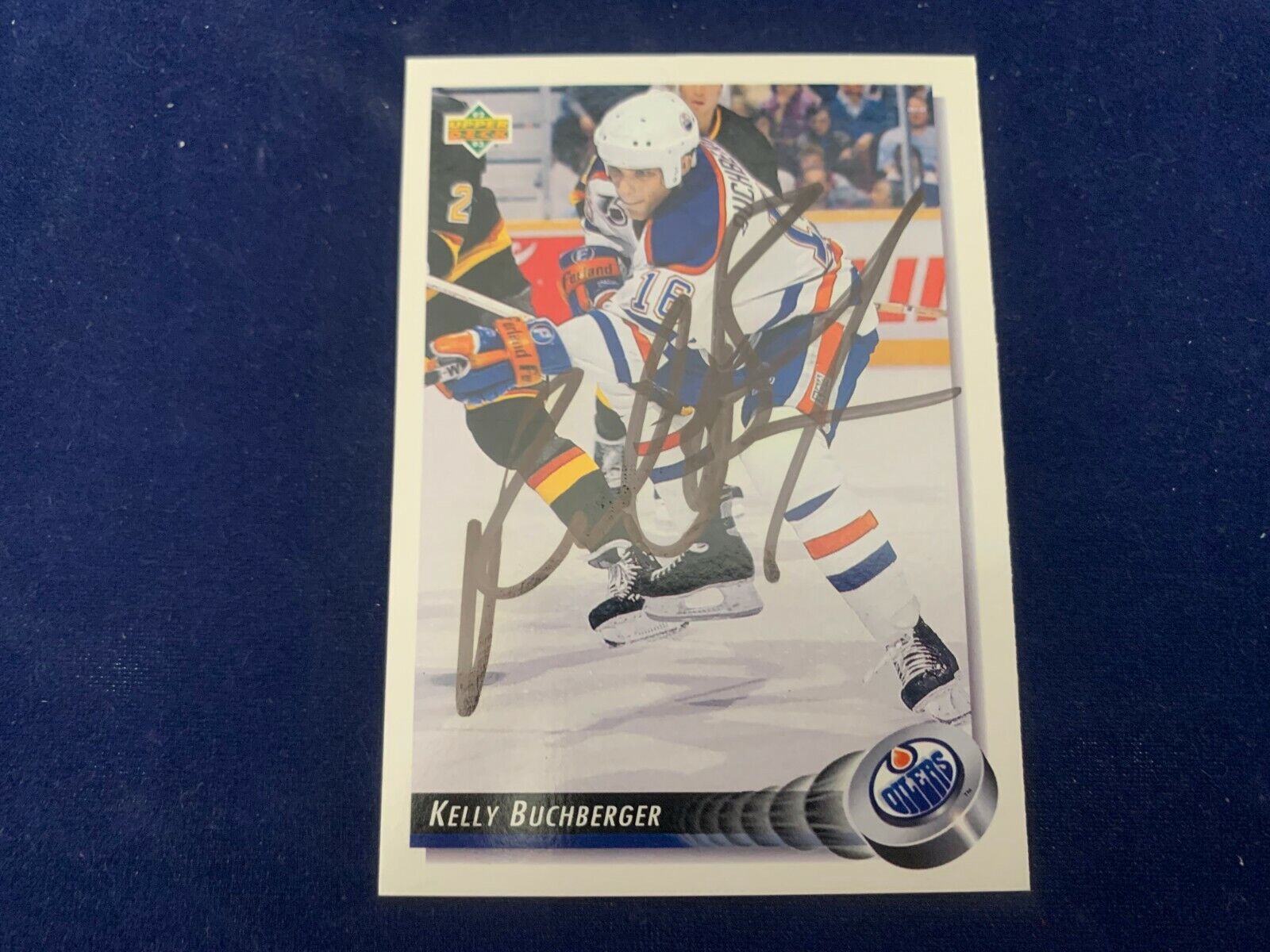 Kelly Buchberger Edmonton Oilers Hand Signed 1992 Upper Deck Hockey Card #123 NM