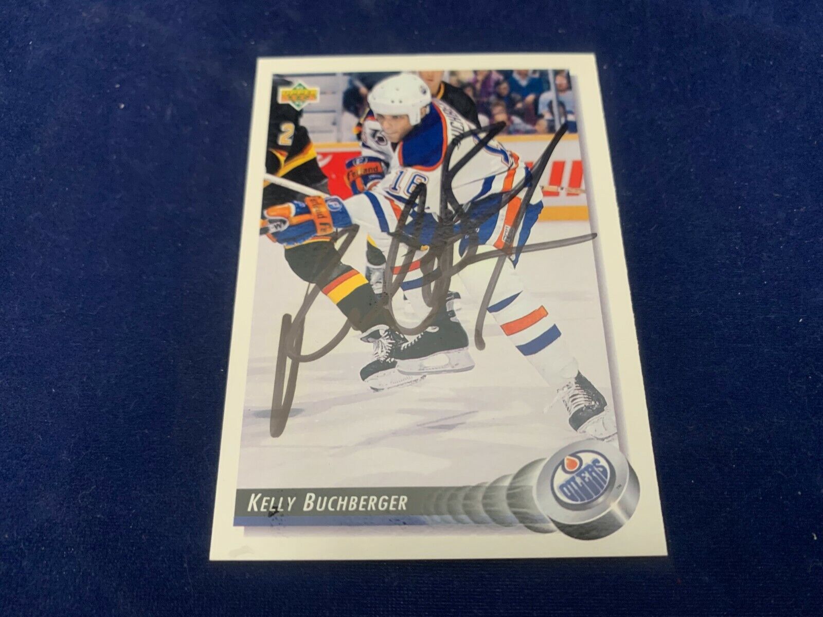 Kelly Buchberger Edmonton Oilers Hand Signed 1992 Upper Deck Hockey Card #123 NM