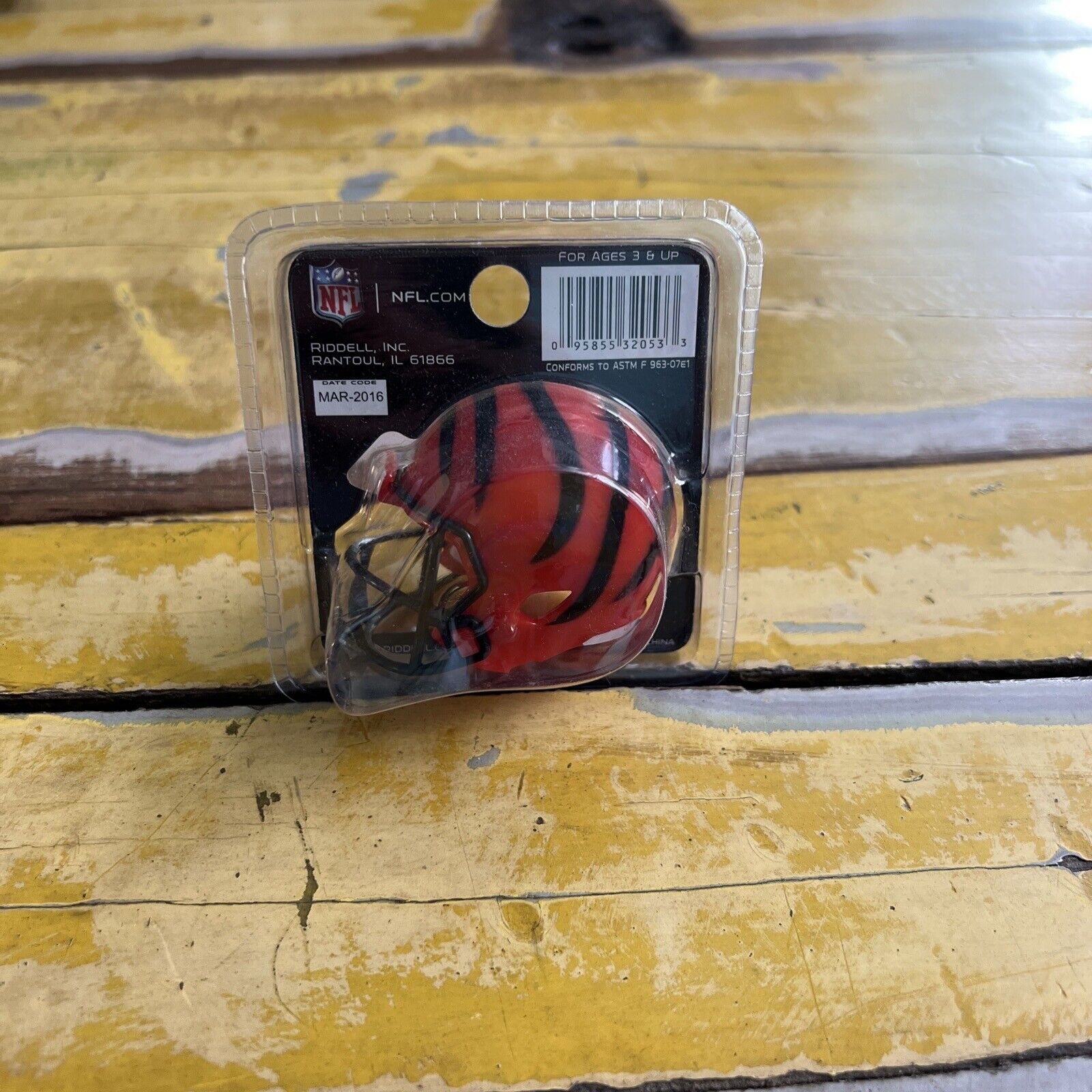 NFL Cincinnati Bengals Riddell Brand Pocket Size Helmet New In Package Licensed