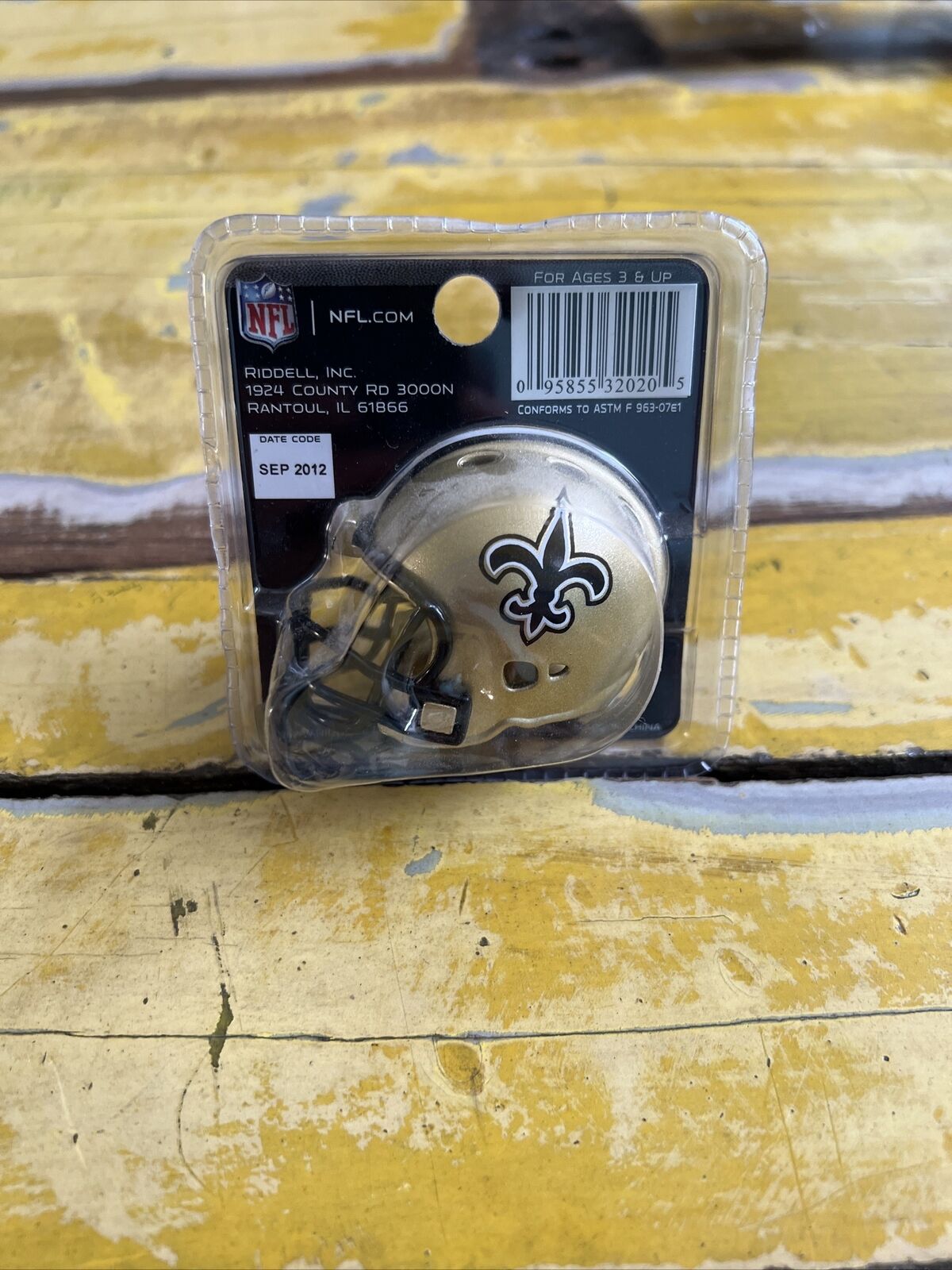 NFL New Orlean Saints Riddell Pocket Size Helmet New In Package Licensed