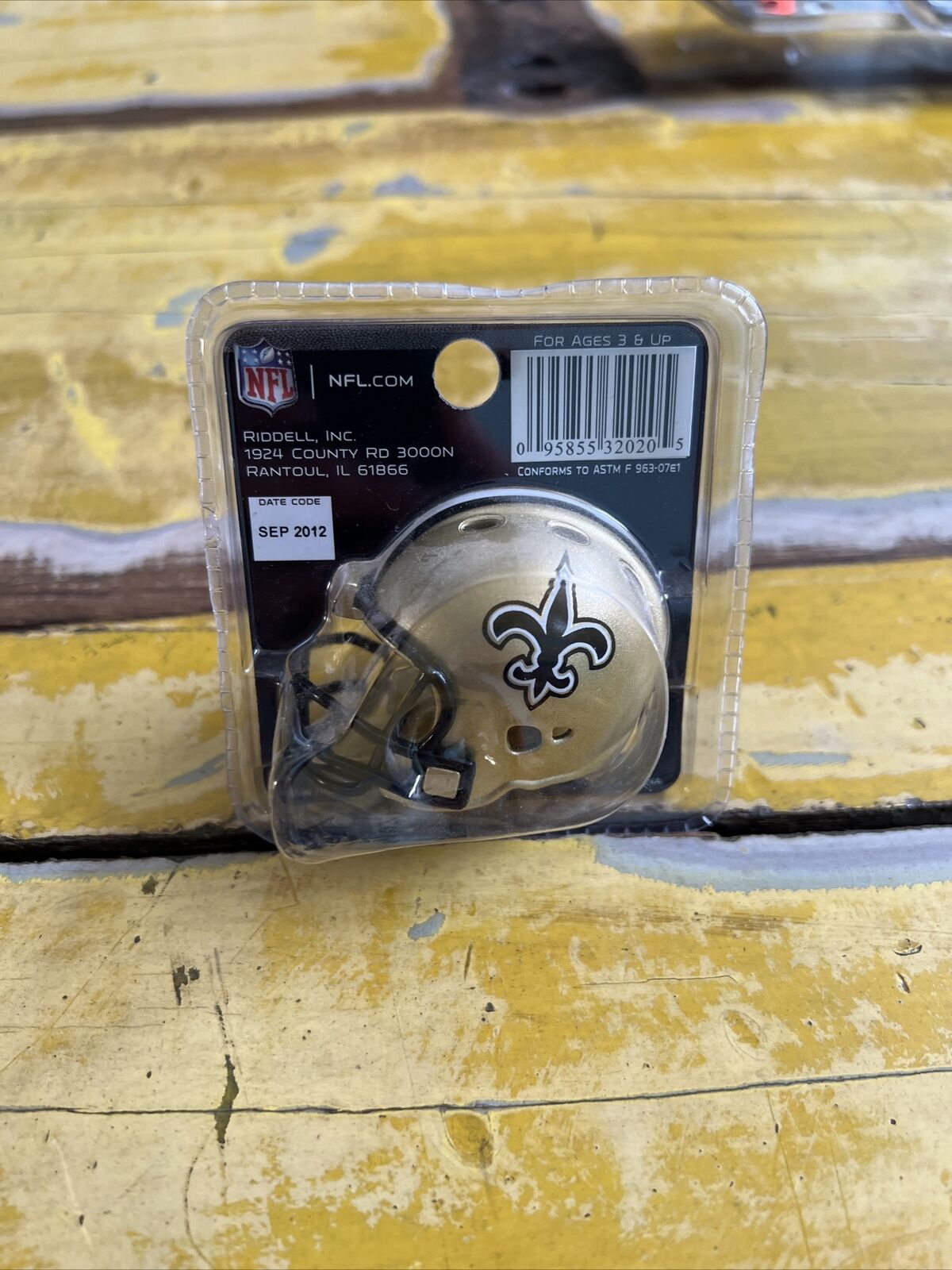 NFL New Orlean Saints Riddell Pocket Size Helmet New In Package Licensed