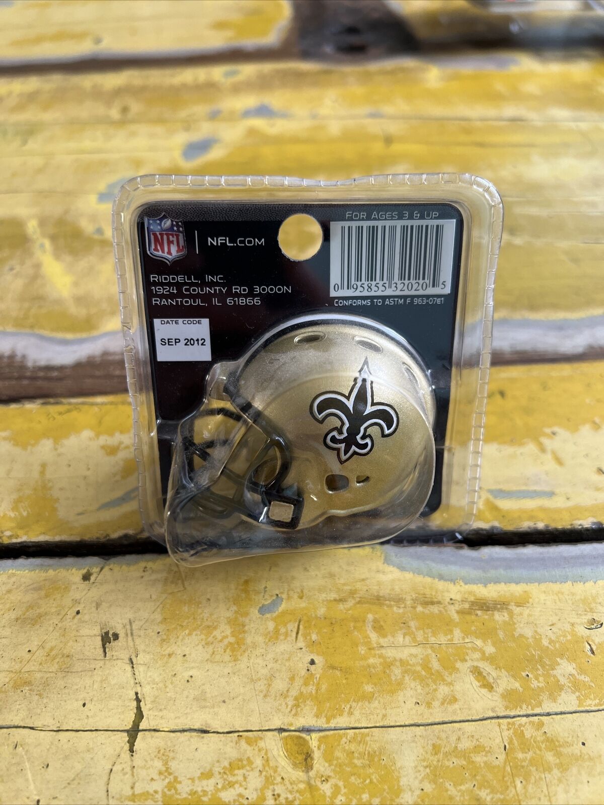 NFL New Orlean Saints Riddell Pocket Size Helmet New In Package Licensed