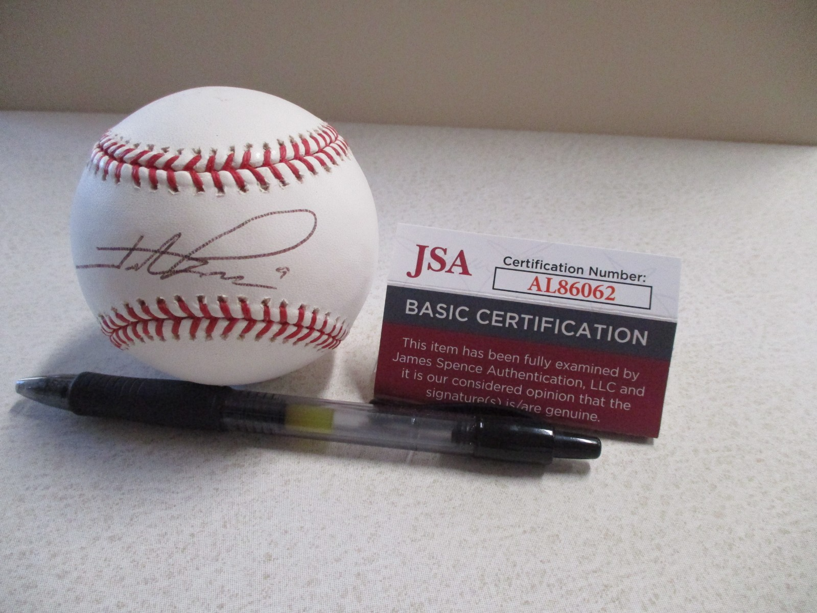 MLB Hunter Pence Giants Phillies Autographed Signed Baseball JSA COA #AL86062