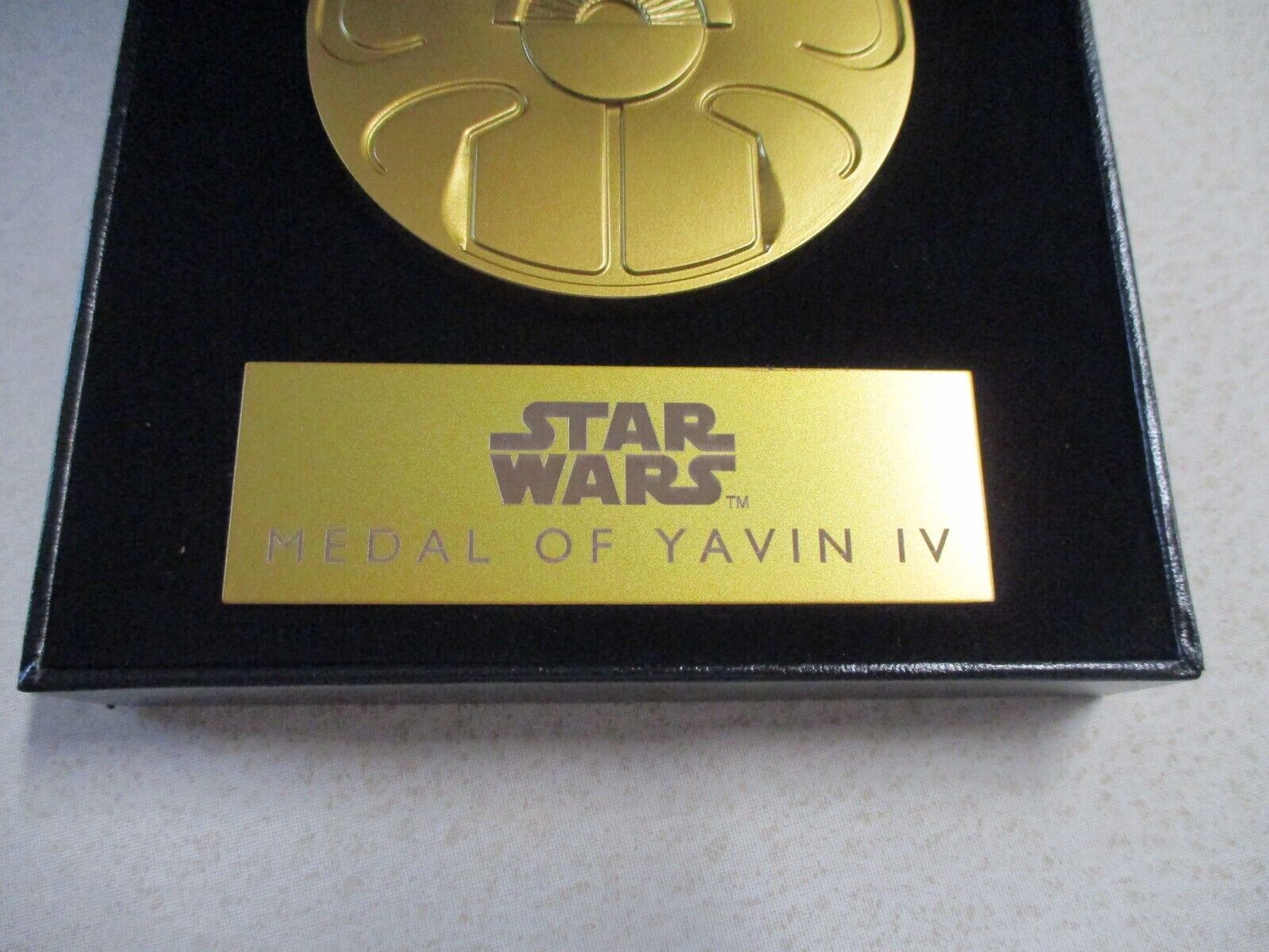 Star Wars Medal Of Yavin Disney Parks exclusive Original New In Box