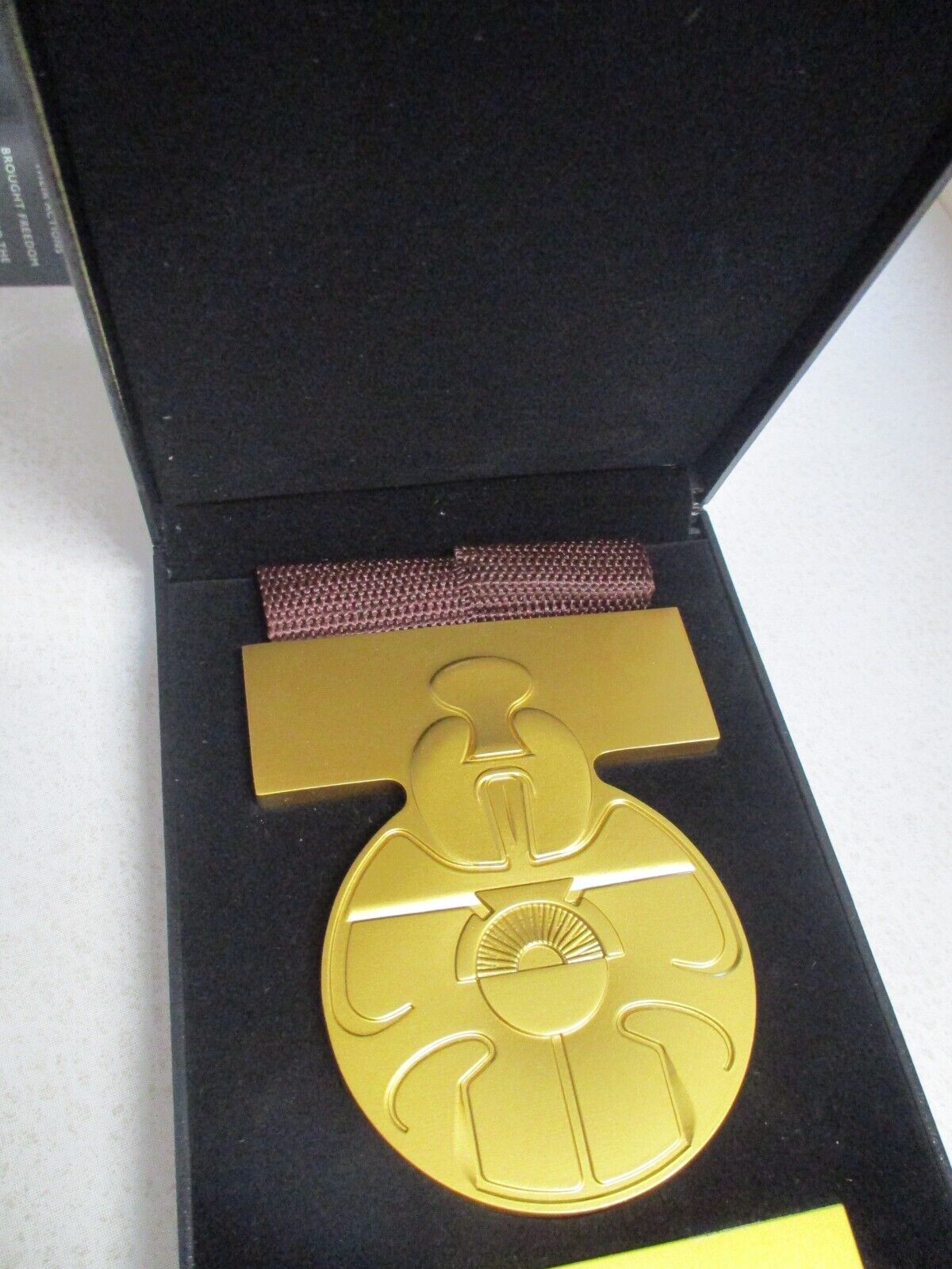 Star Wars Medal Of Yavin Disney Parks exclusive Original New In Box